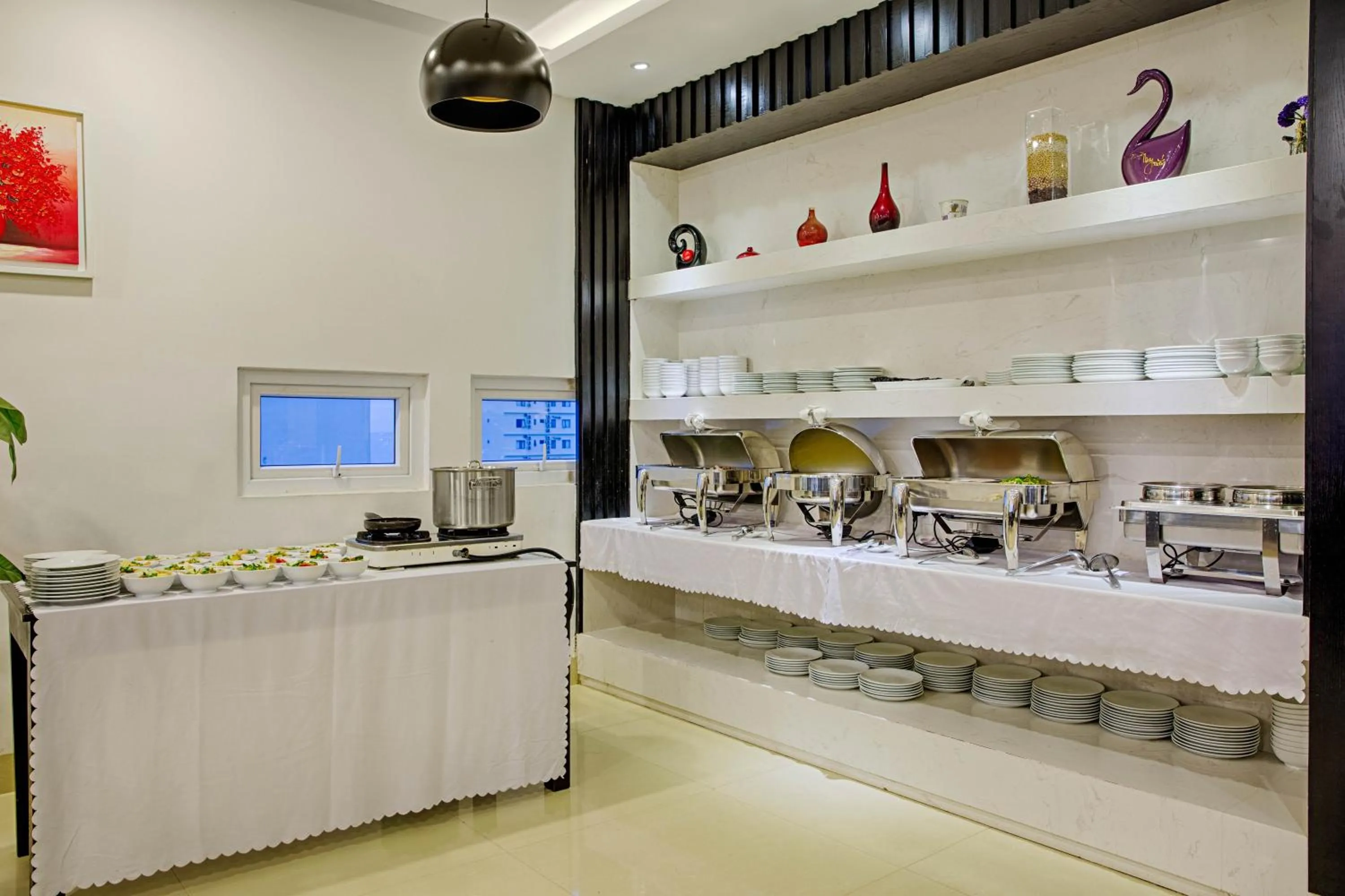 Restaurant/places to eat in ELC Beach Hotel