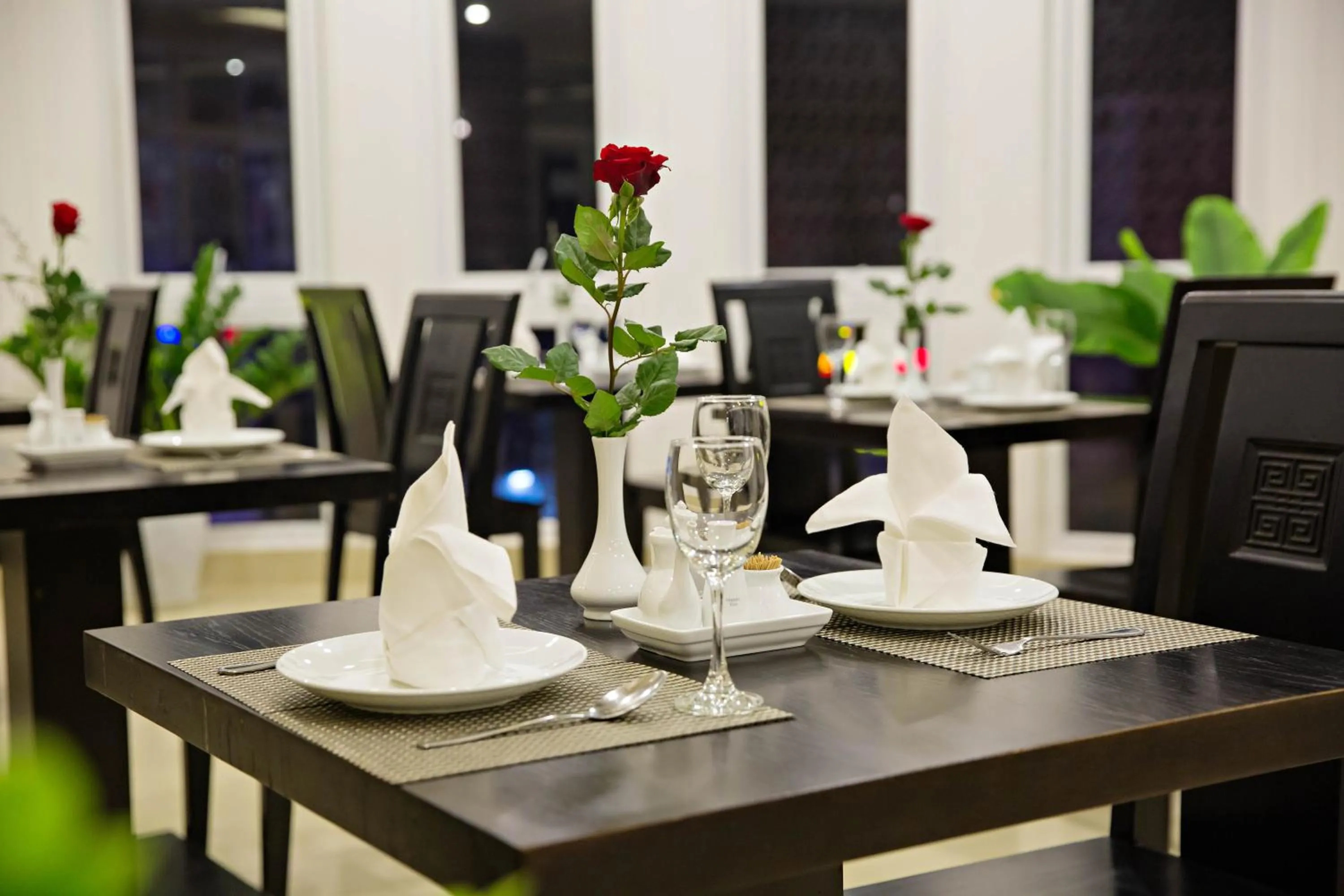 Restaurant/places to eat in ELC Beach Hotel