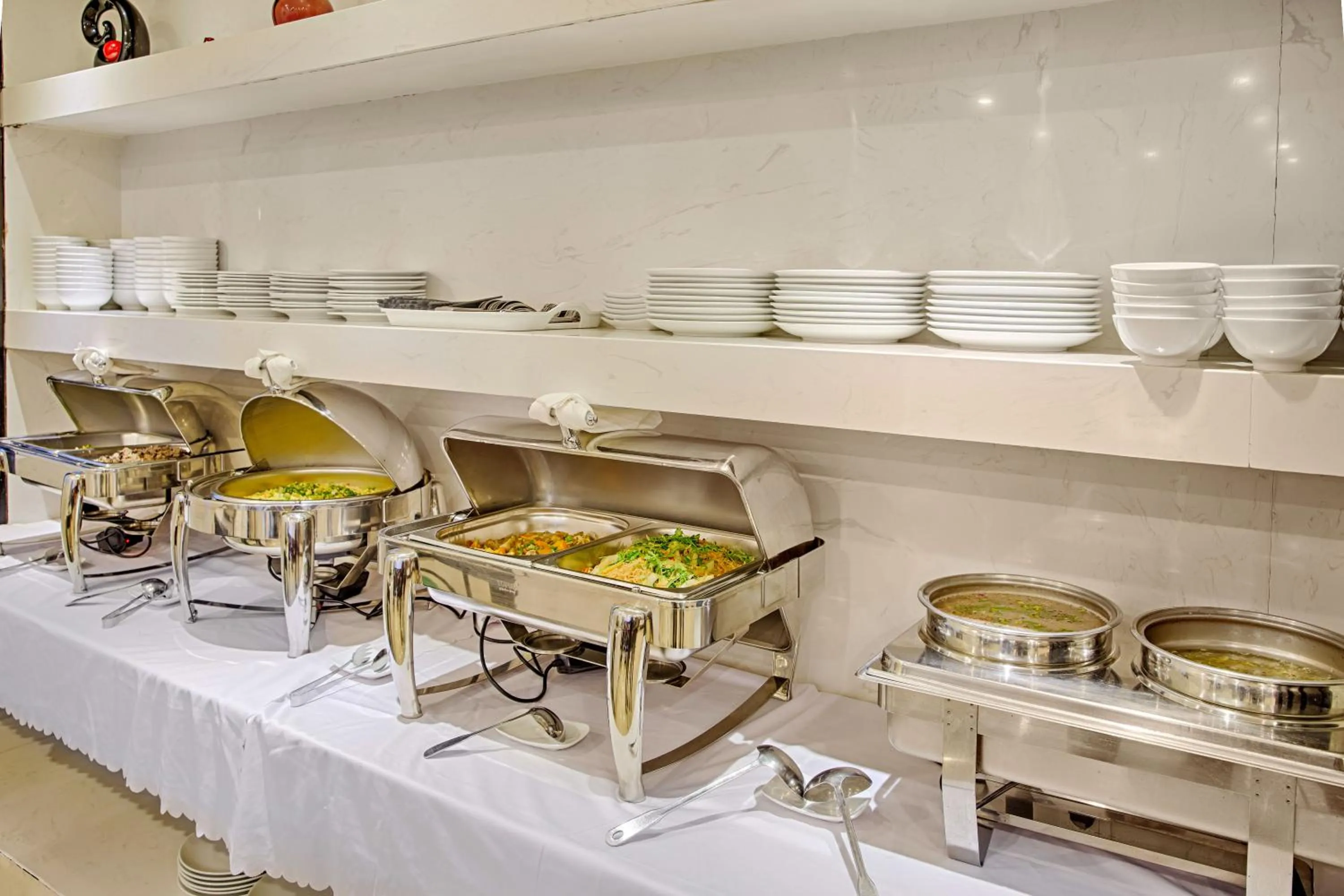 Restaurant/places to eat in ELC Beach Hotel