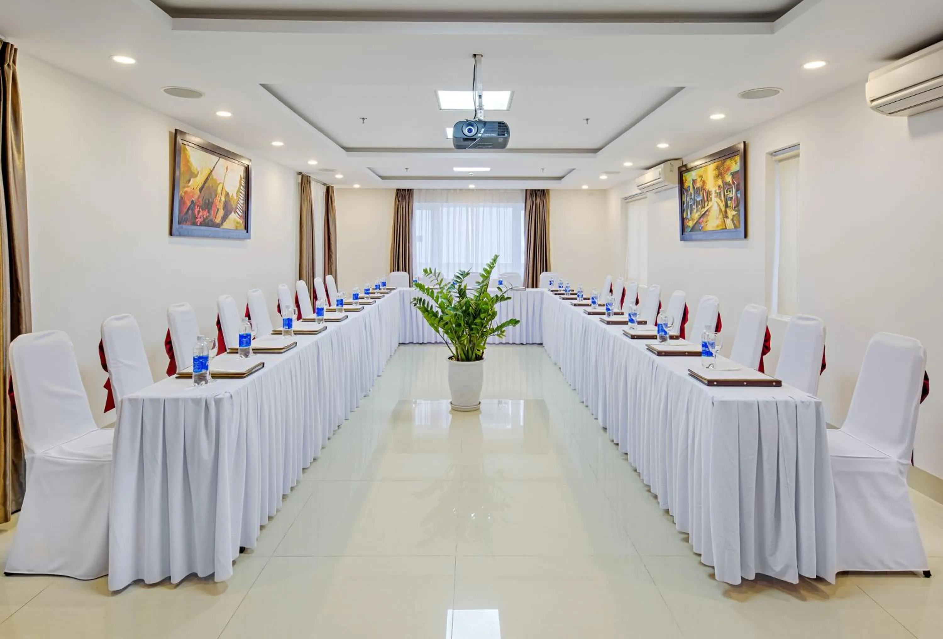 Business facilities in ELC Beach Hotel