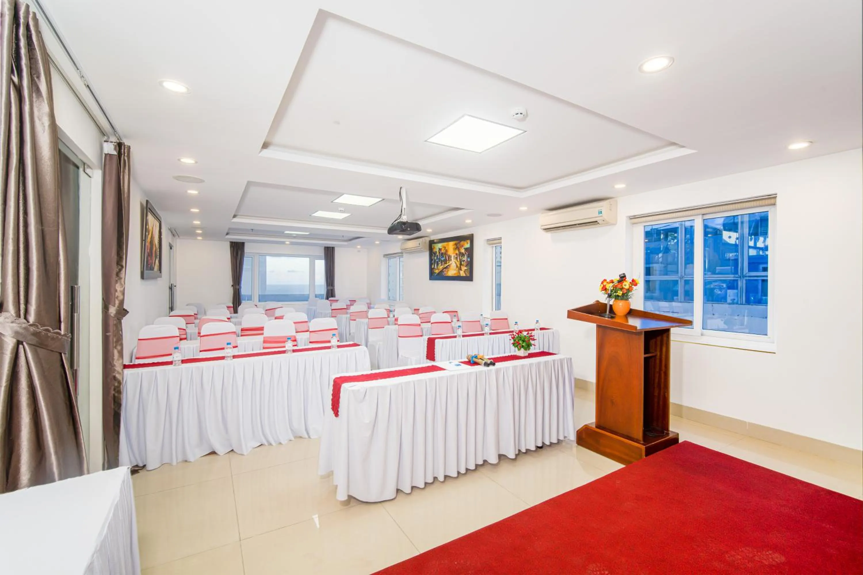 Business facilities in ELC Beach Hotel