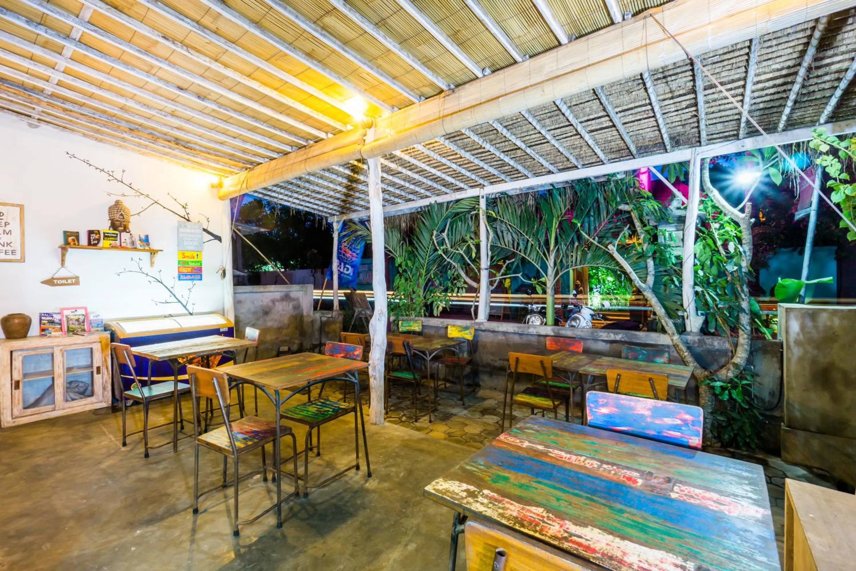 Restaurant/places to eat in Kawans Inn Lembongan