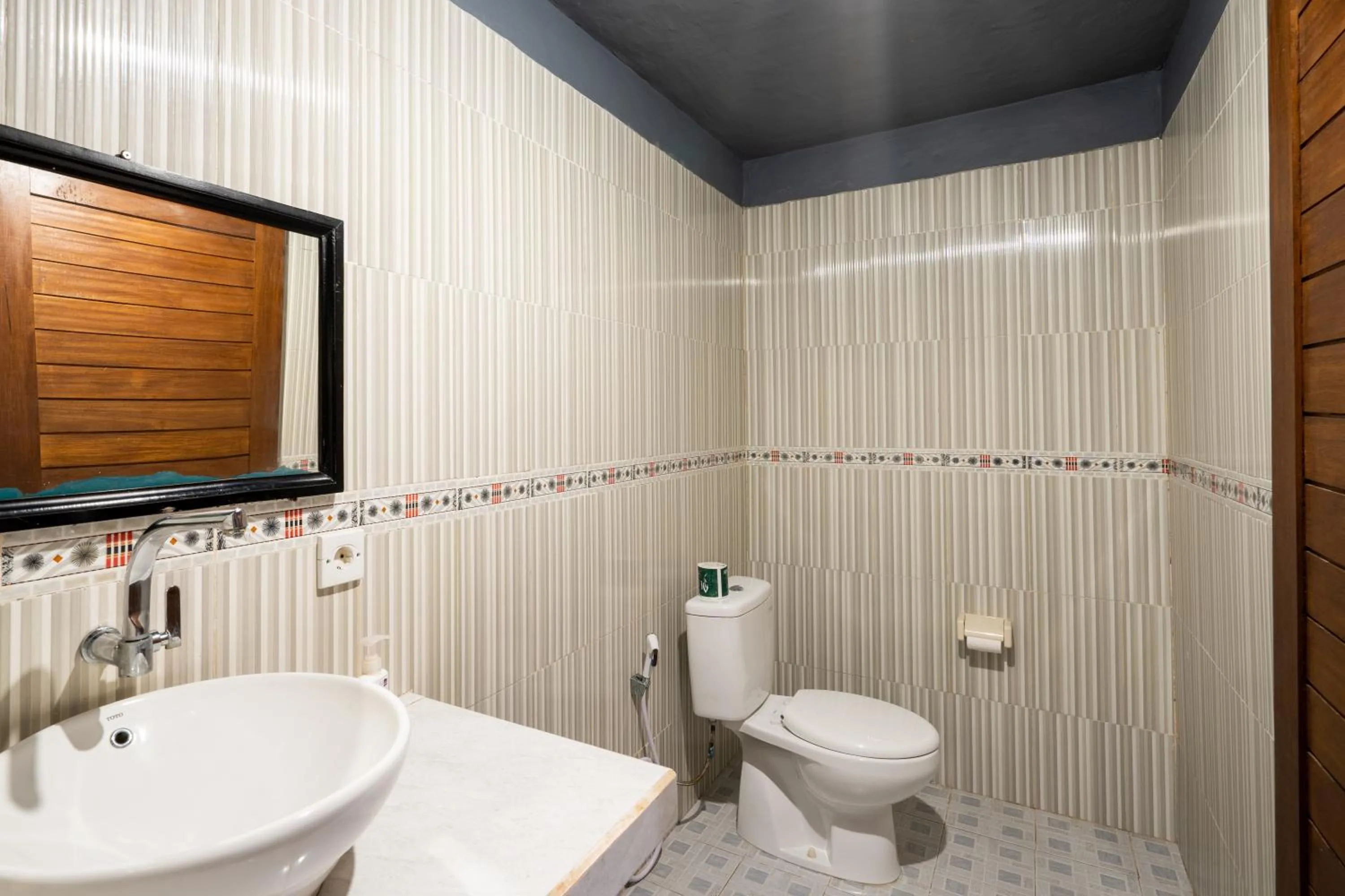 Bathroom in Kawans Inn Lembongan