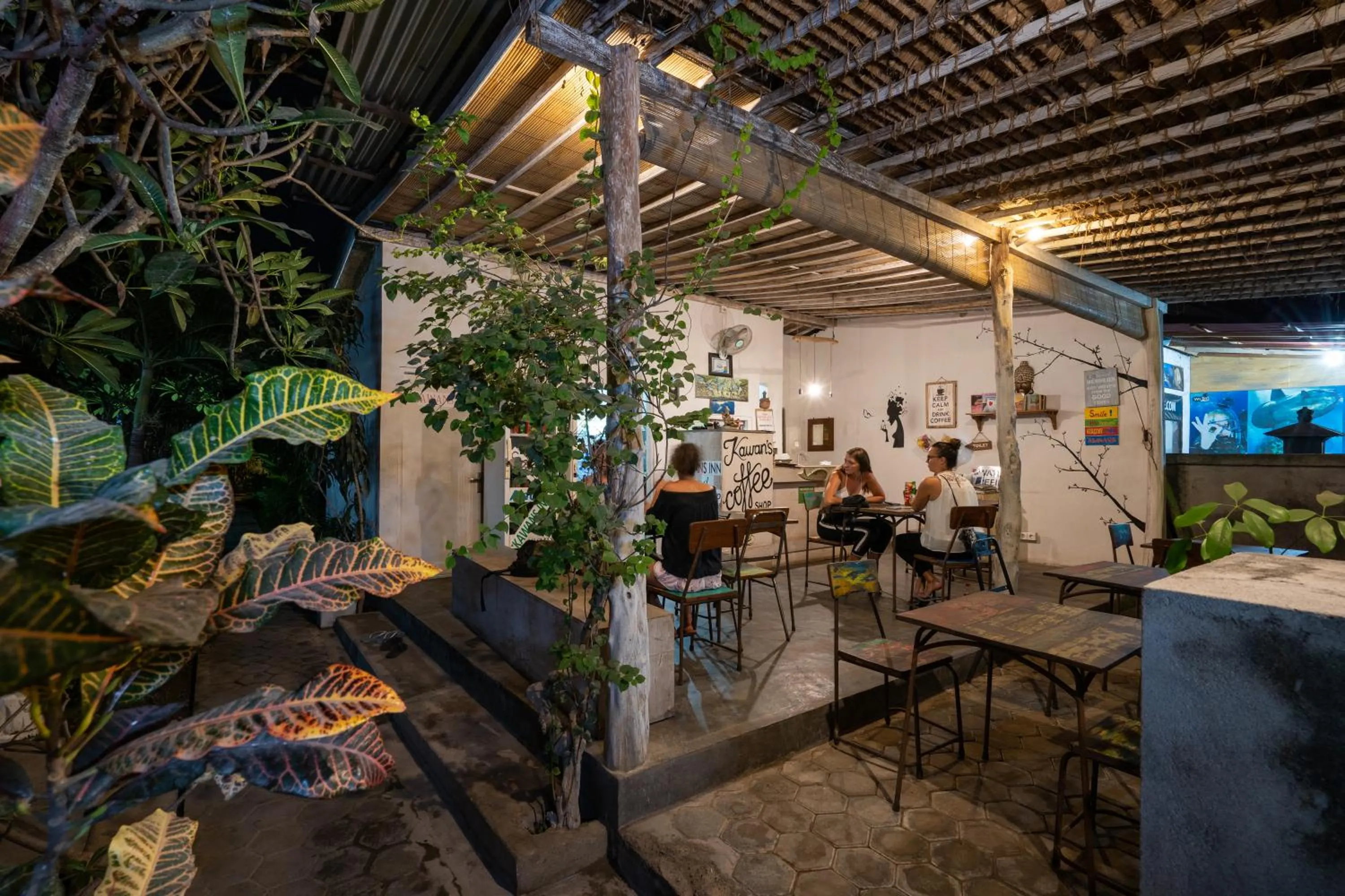 Restaurant/places to eat in Kawans Inn Lembongan