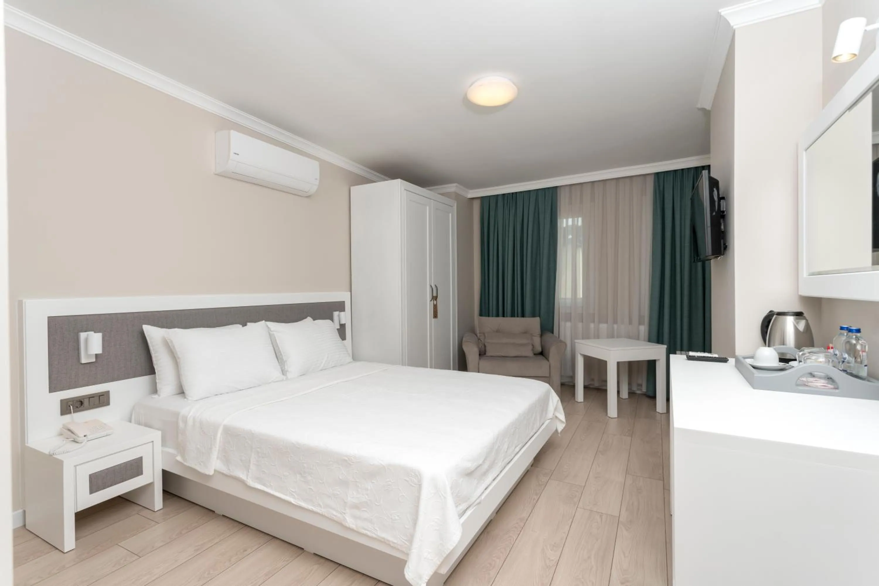 Photo of the whole room, Bed in Bay Nihat Otel Lale