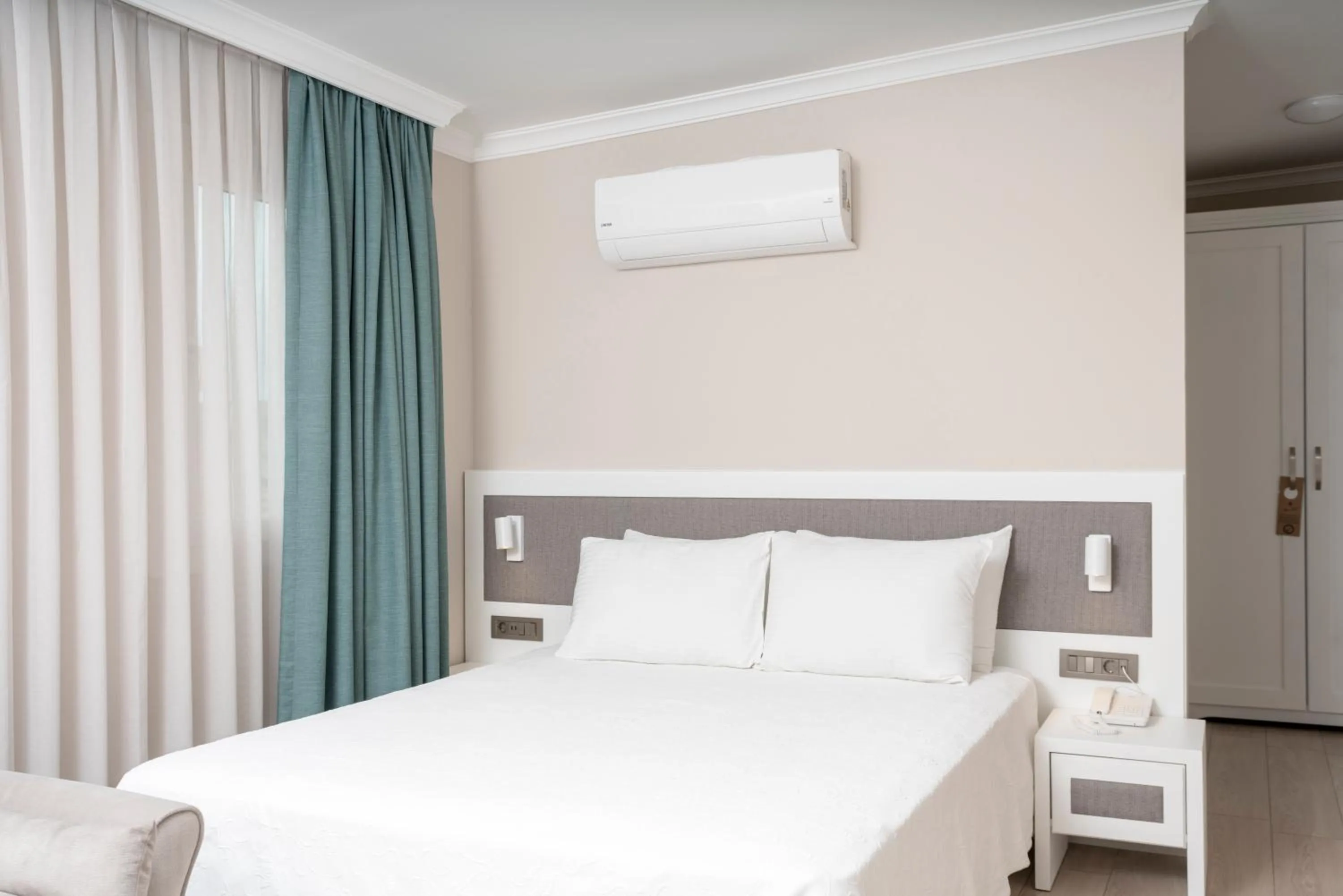 Bed in Bay Nihat Otel Lale