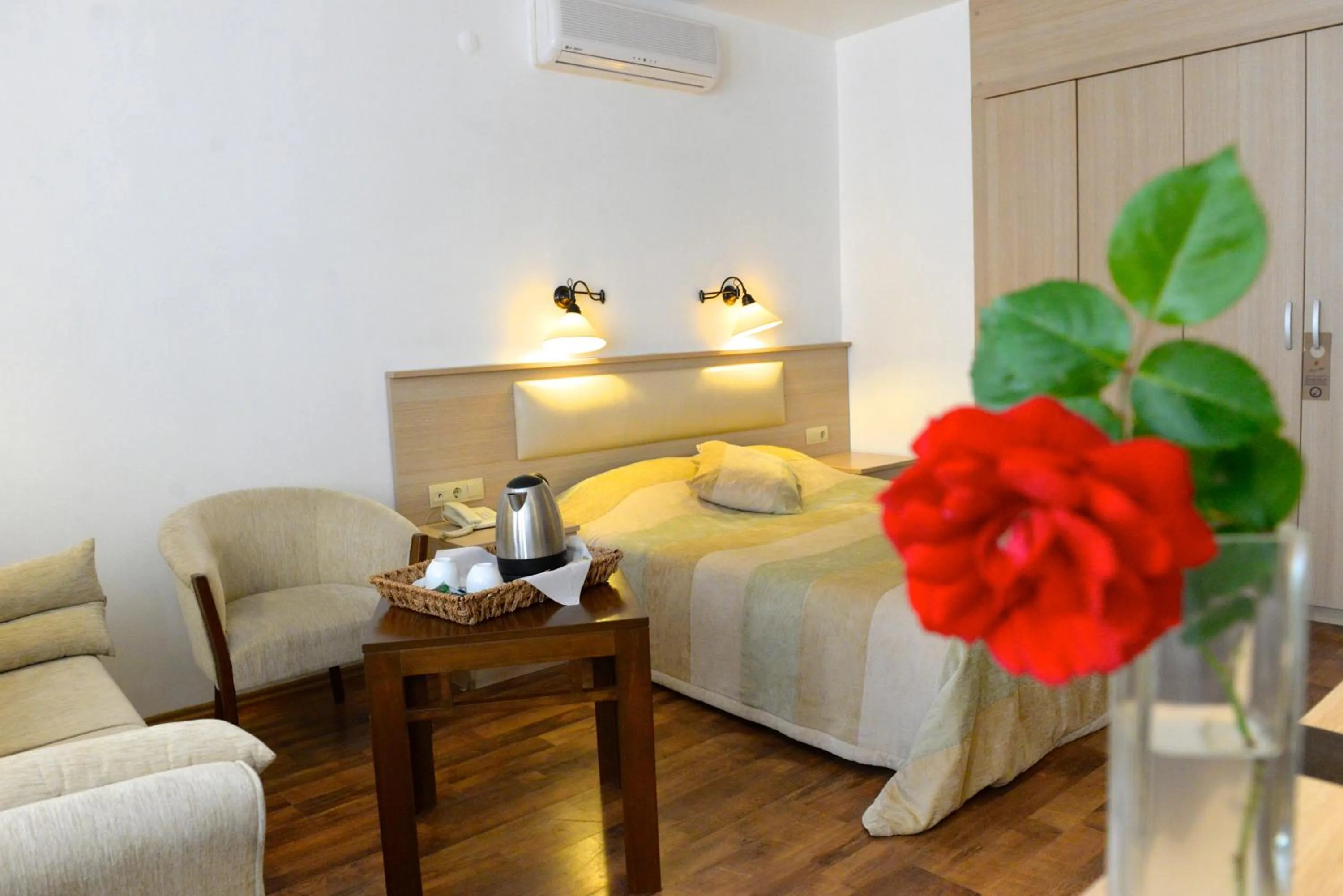 Bed in Bay Nihat Otel Lale