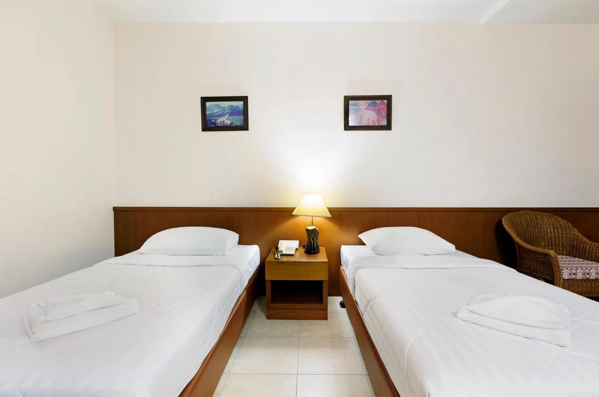 Photo of the whole room, Bed in Central Place Hotel