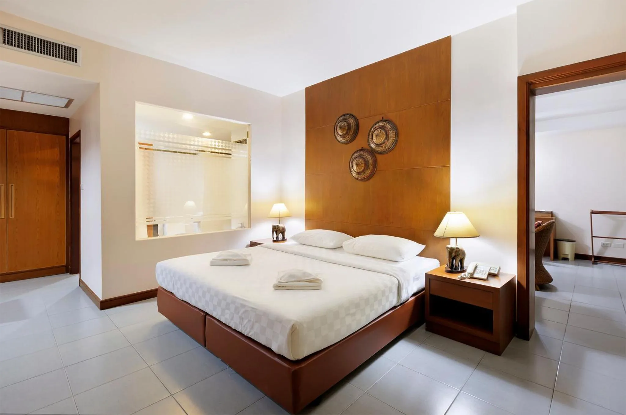 Bedroom, Bed in Central Place Hotel