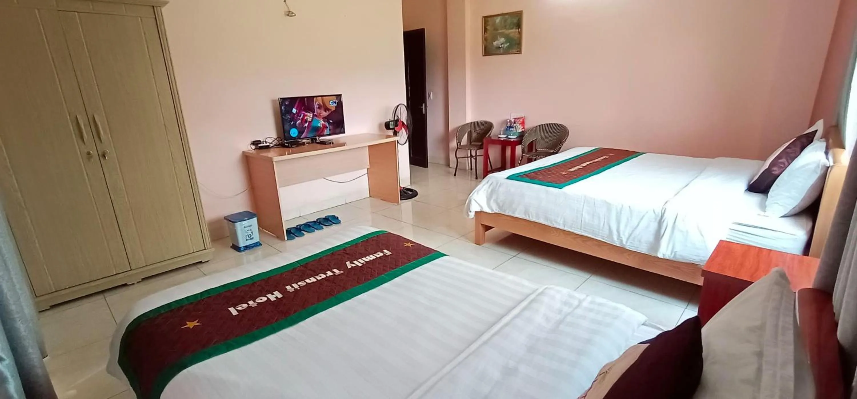 Photo of the whole room, Bed in Family Transit Hotel