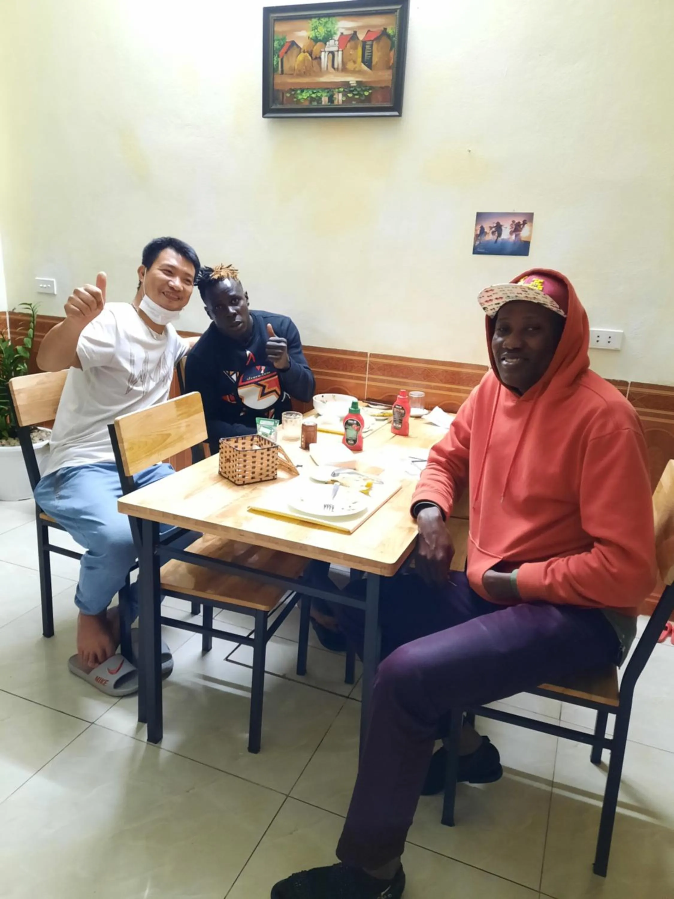 Restaurant/places to eat in Family Transit Hotel