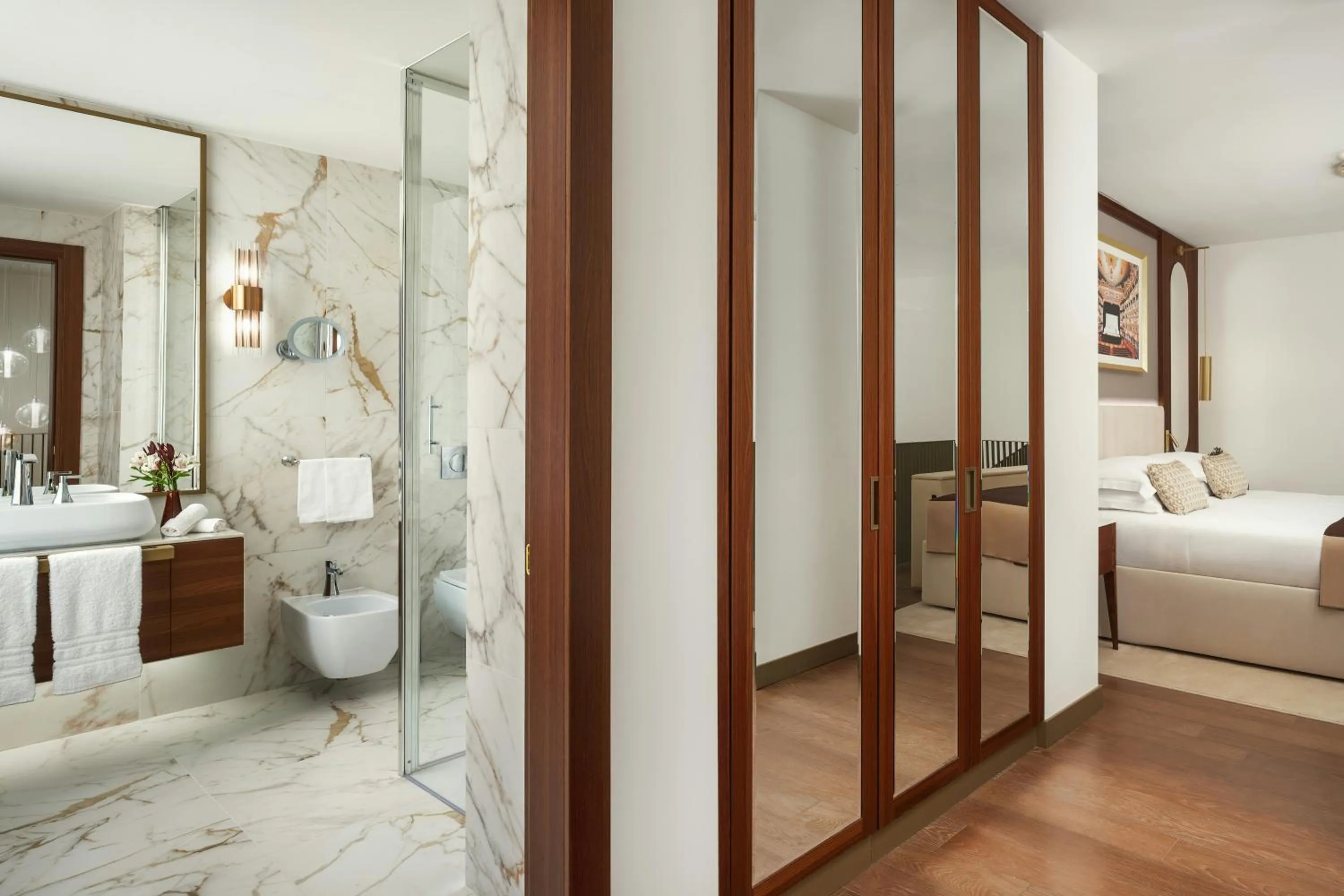 Bathroom, Bed in Teatro Luxury Apartments Firenze - Starhotels Collezione