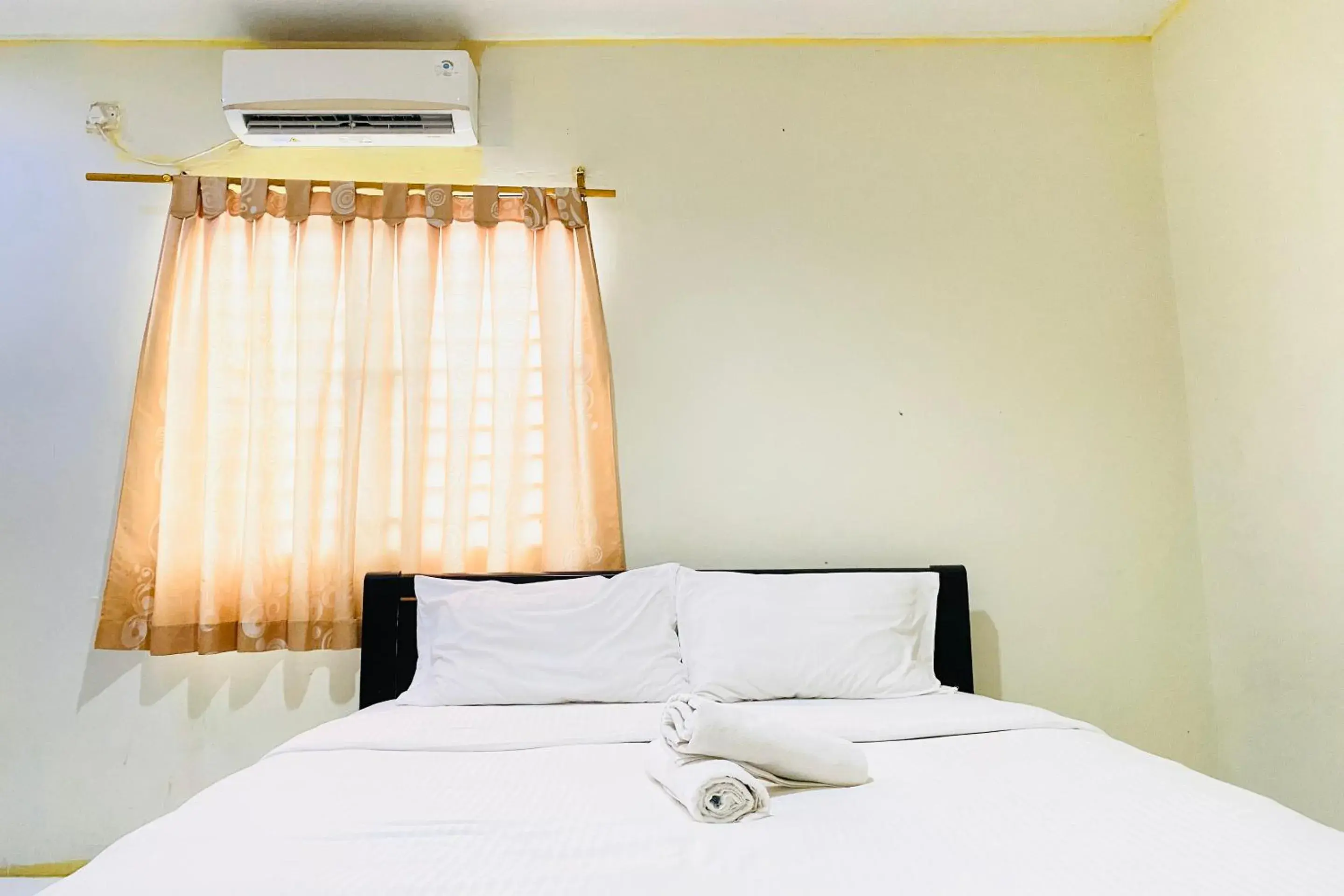 Deluxe Double Room in Hotel O Jodoh Near Grand Batam Mall Formerly Agung Hotel Deluxe Double Room in Hotel O Jodoh Near Grand Batam Mall Formerly Agung Hotel