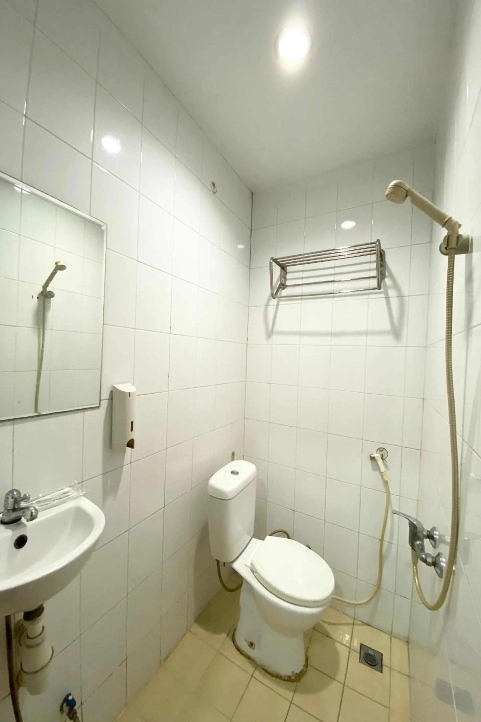 Bathroom in Hotel O Jodoh Near Grand Batam Mall Formerly Agung Hotel