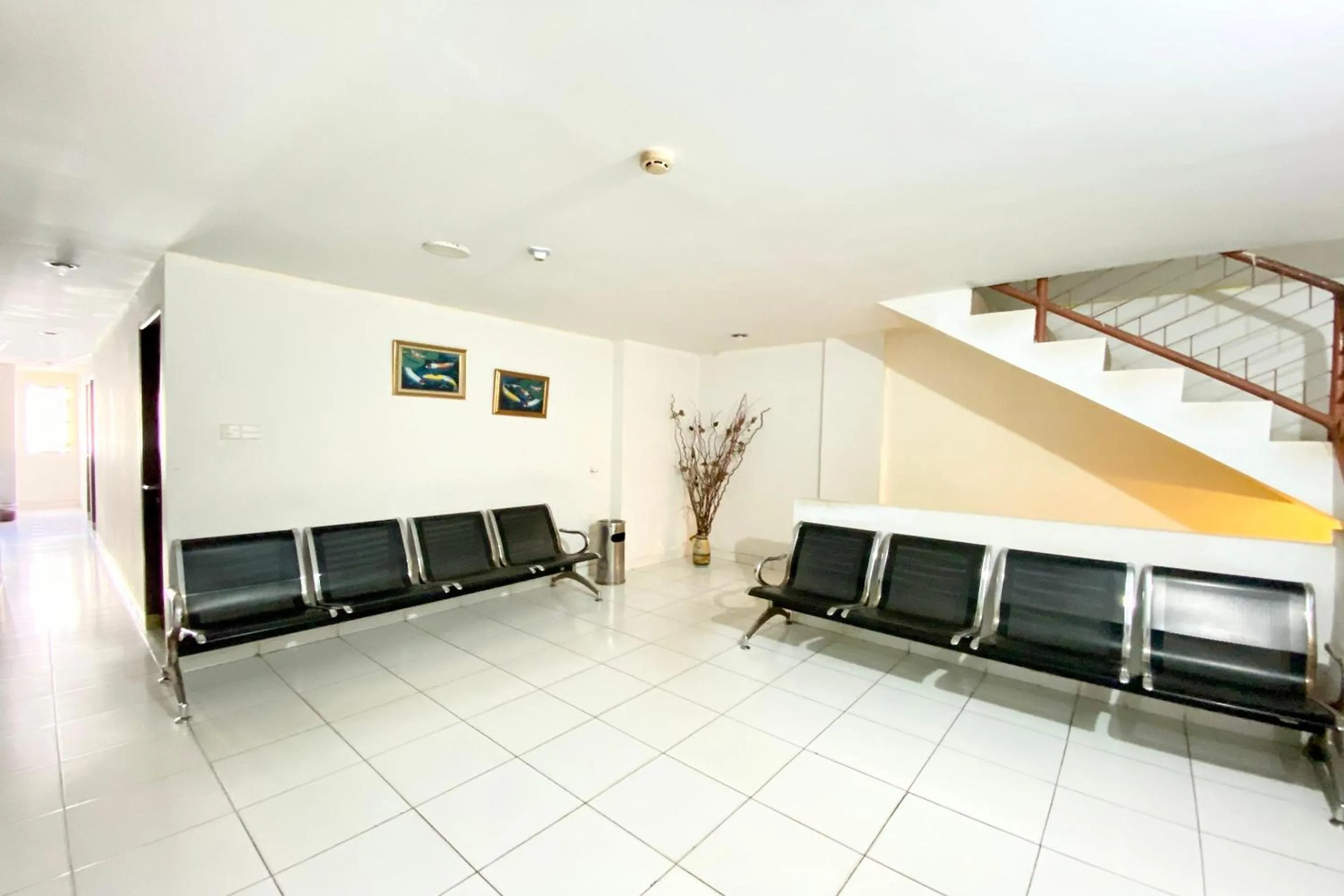Seating area in Hotel O Jodoh Near Grand Batam Mall Formerly Agung Hotel