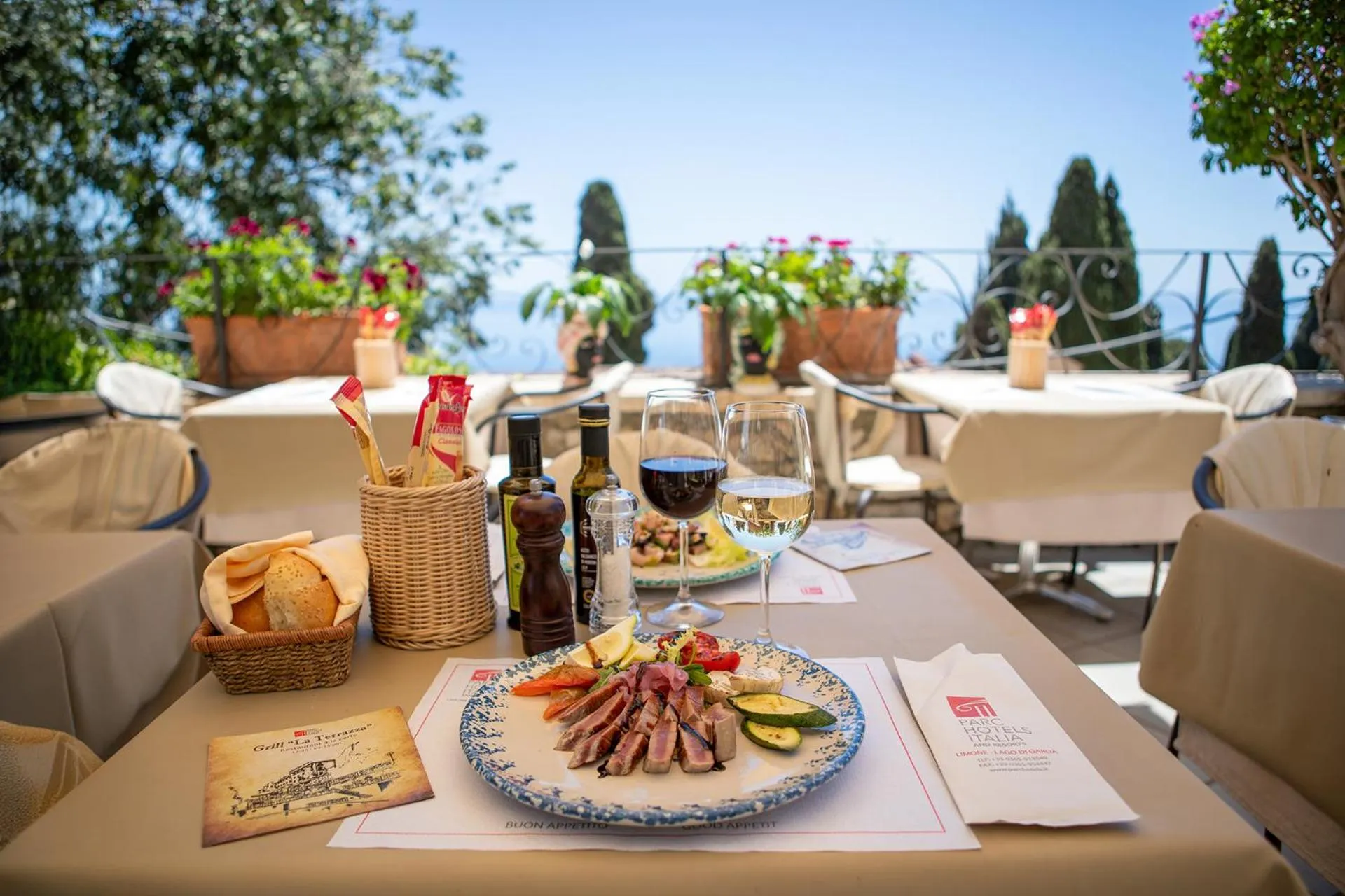 Restaurant/places to eat in Hotel Ariston and Palazzo Santa Caterina