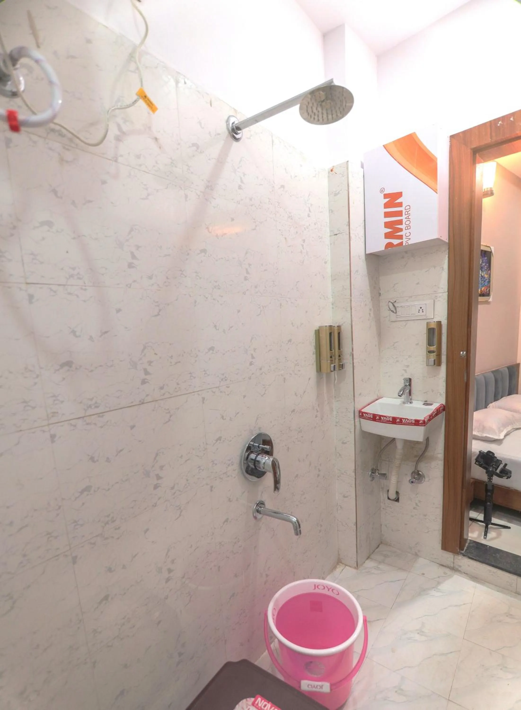 Shower in Hotel Dev Krishna Palace