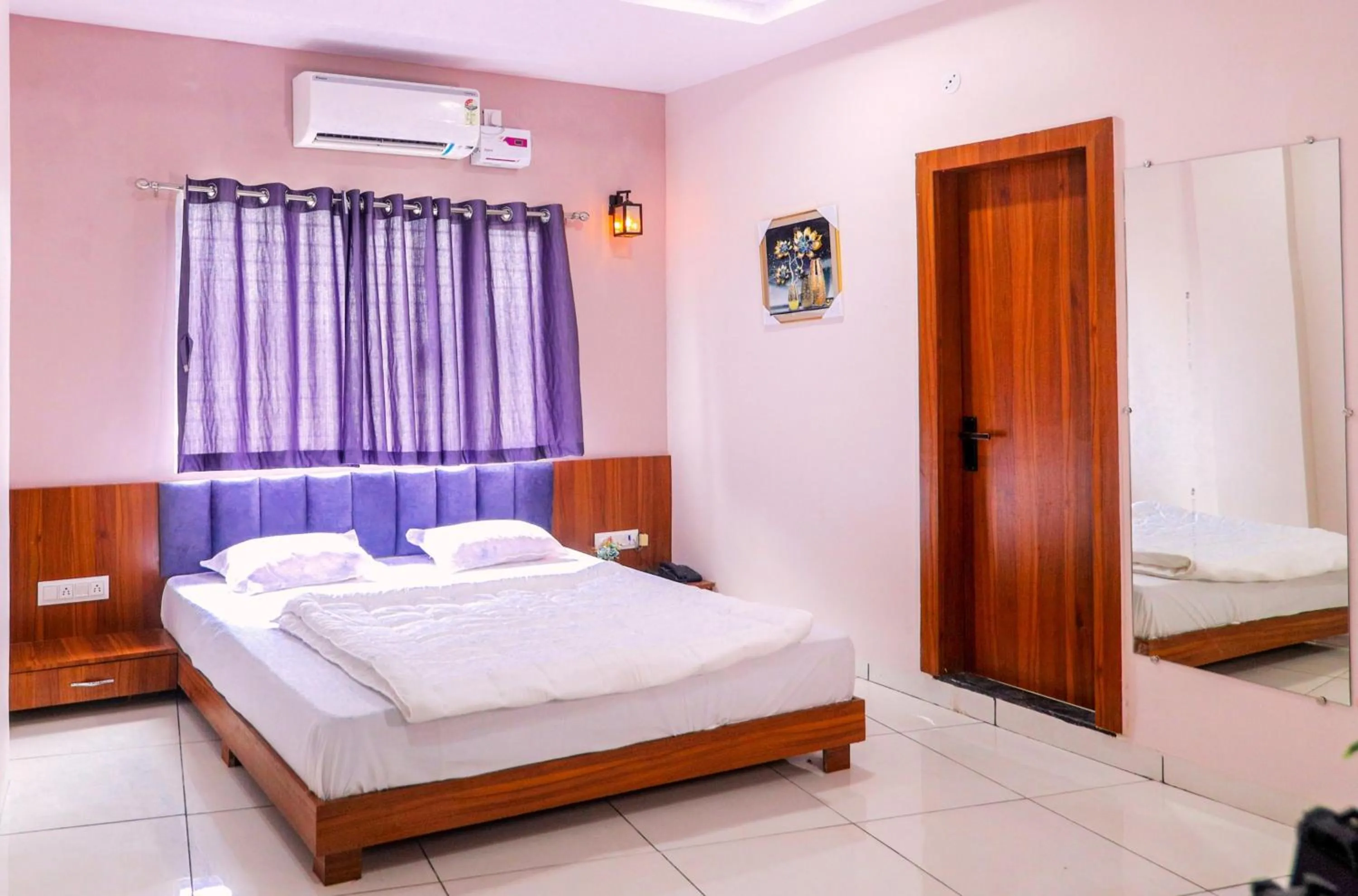 Bed in Hotel Dev Krishna Palace