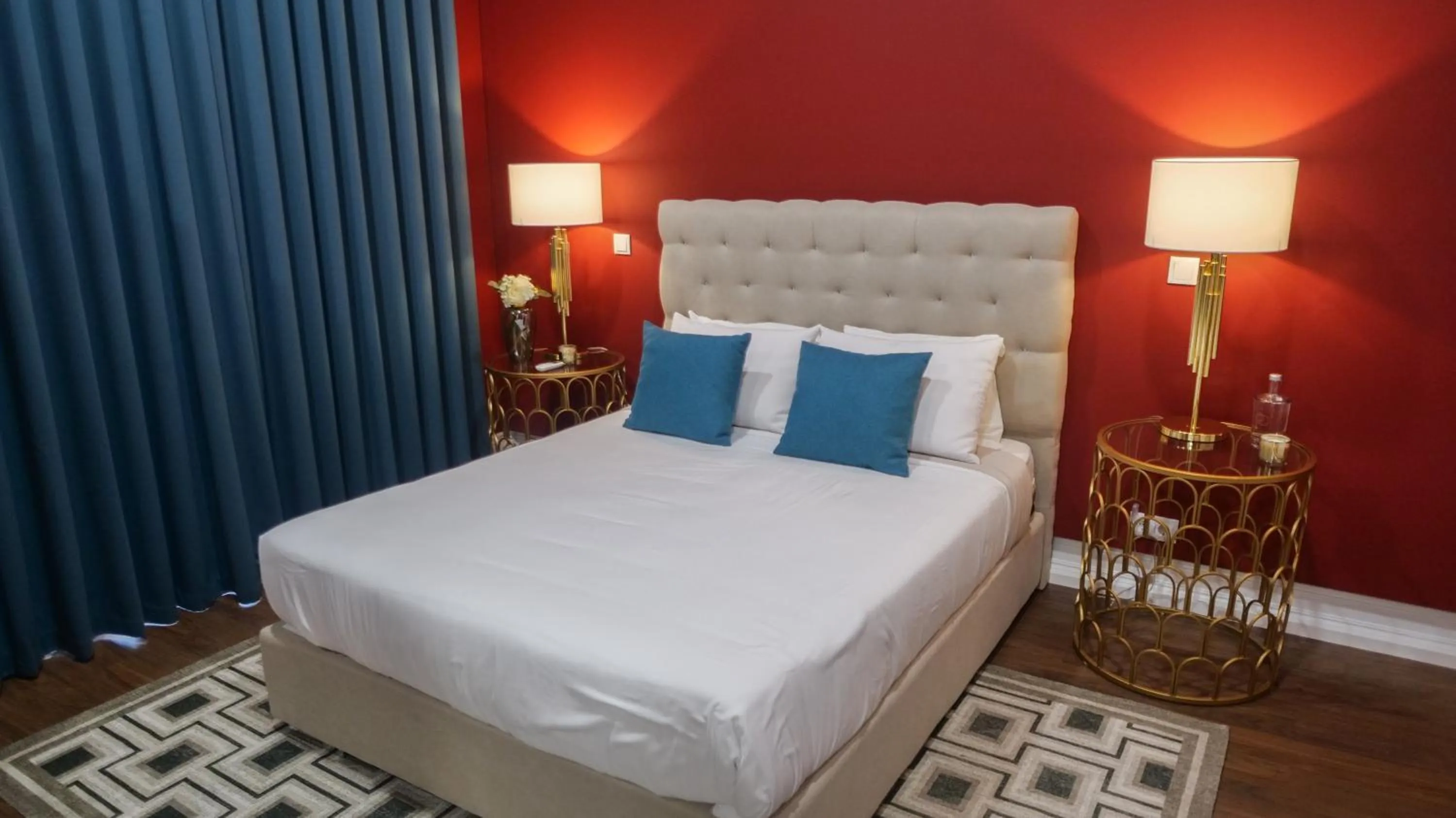 Bed in Charming House - O Mercado