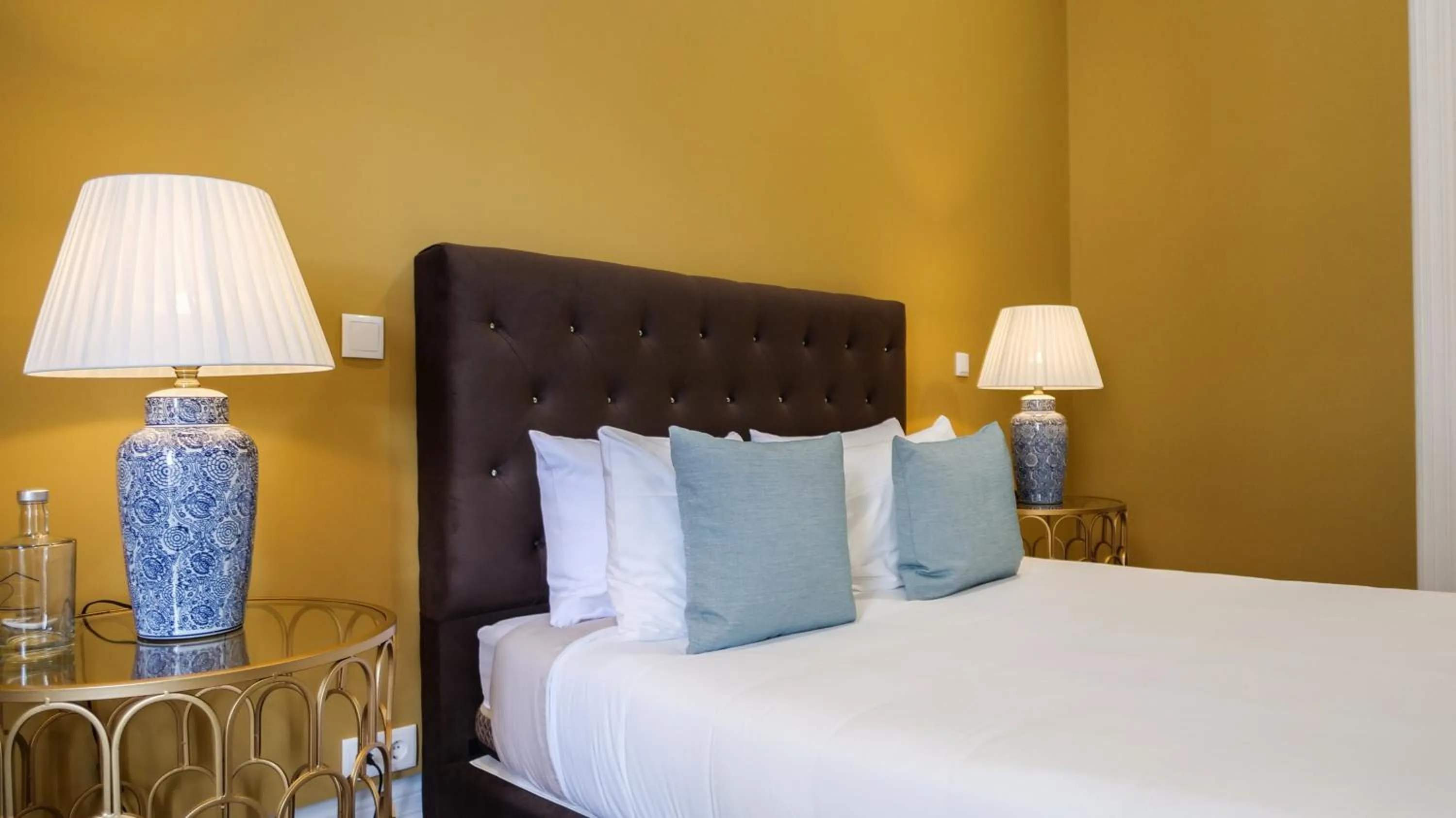 Bed in Charming House - O Mercado