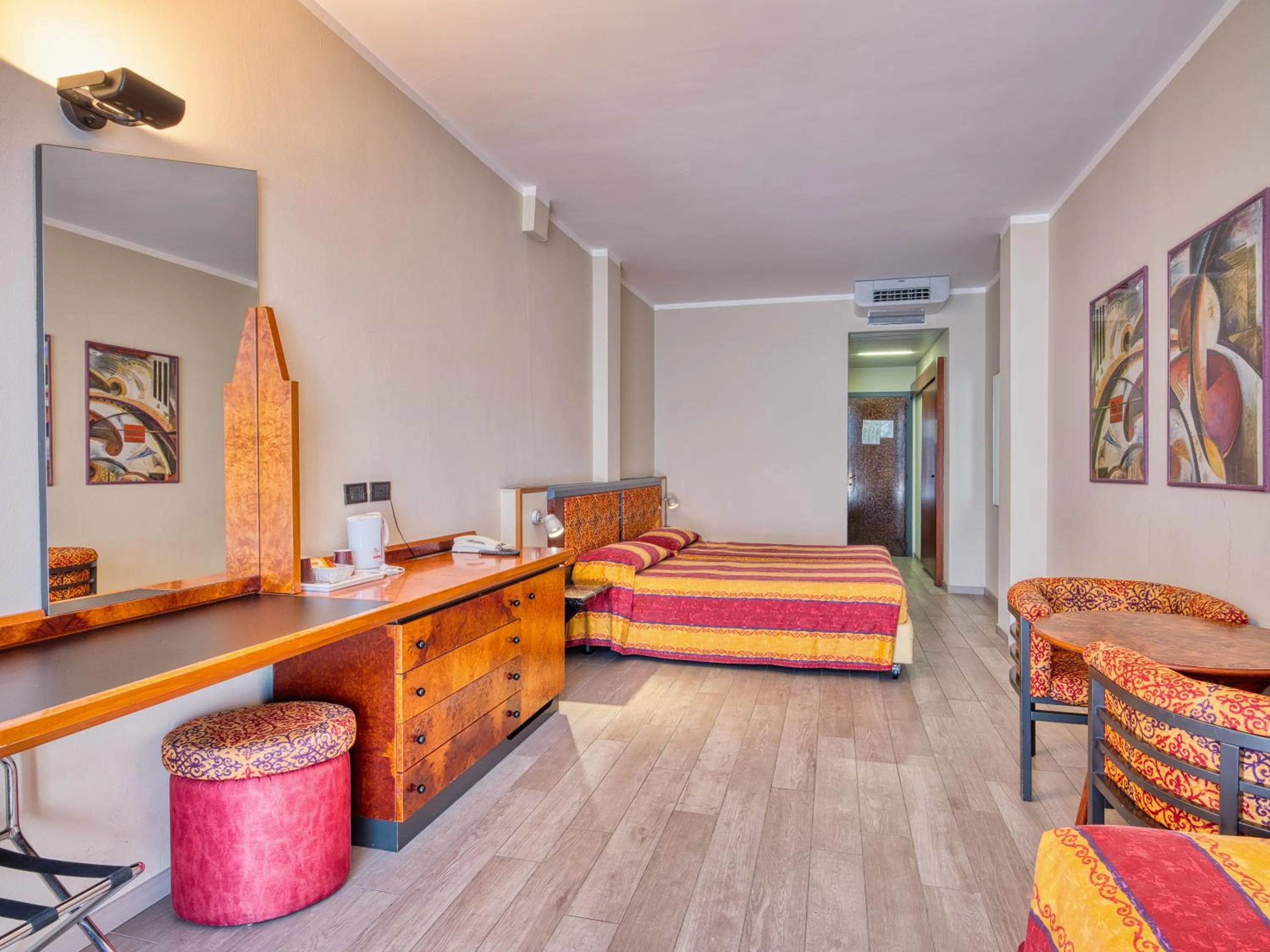 Coffee/tea facilities, Bed in Hotel Cristina