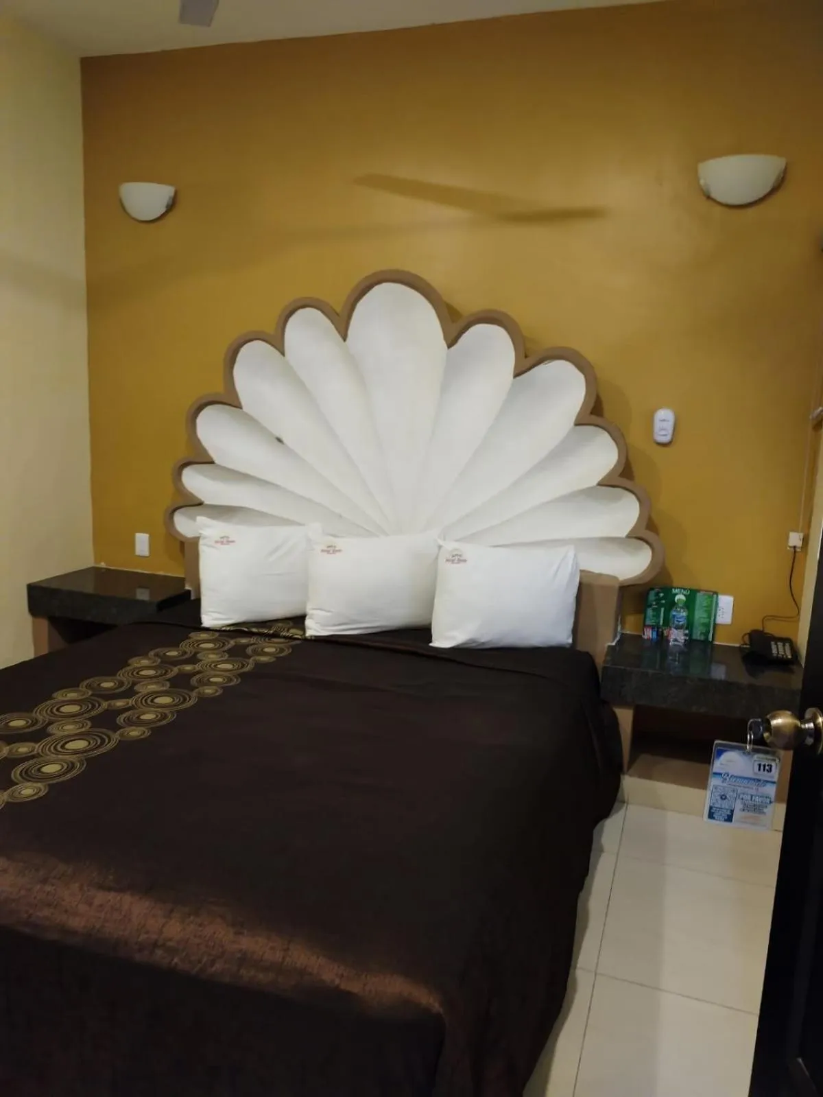 Bedroom, Bed in Hotel Oasis