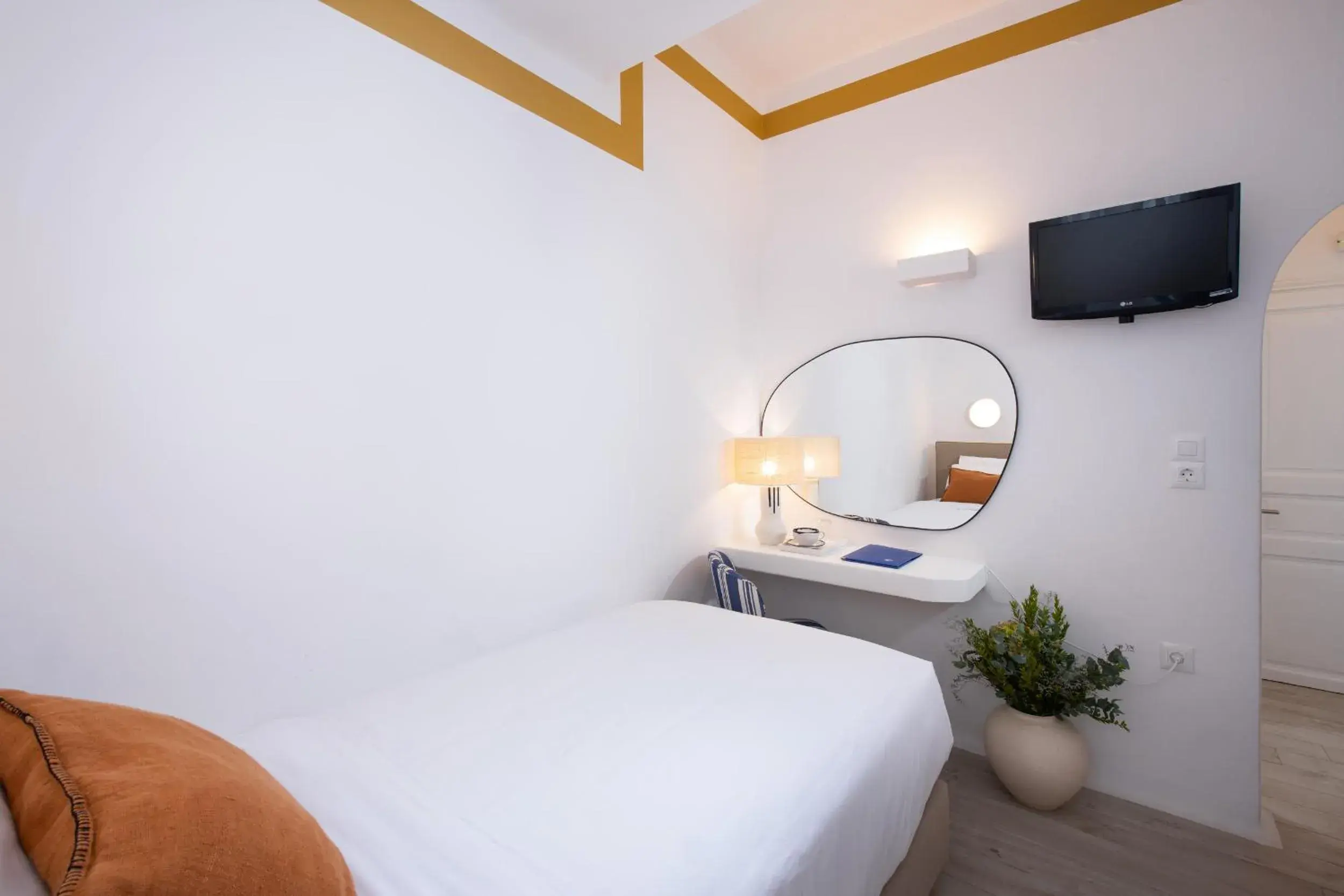 Small Single Room in Hotel Tagoo Small Single Room in Hotel Tagoo