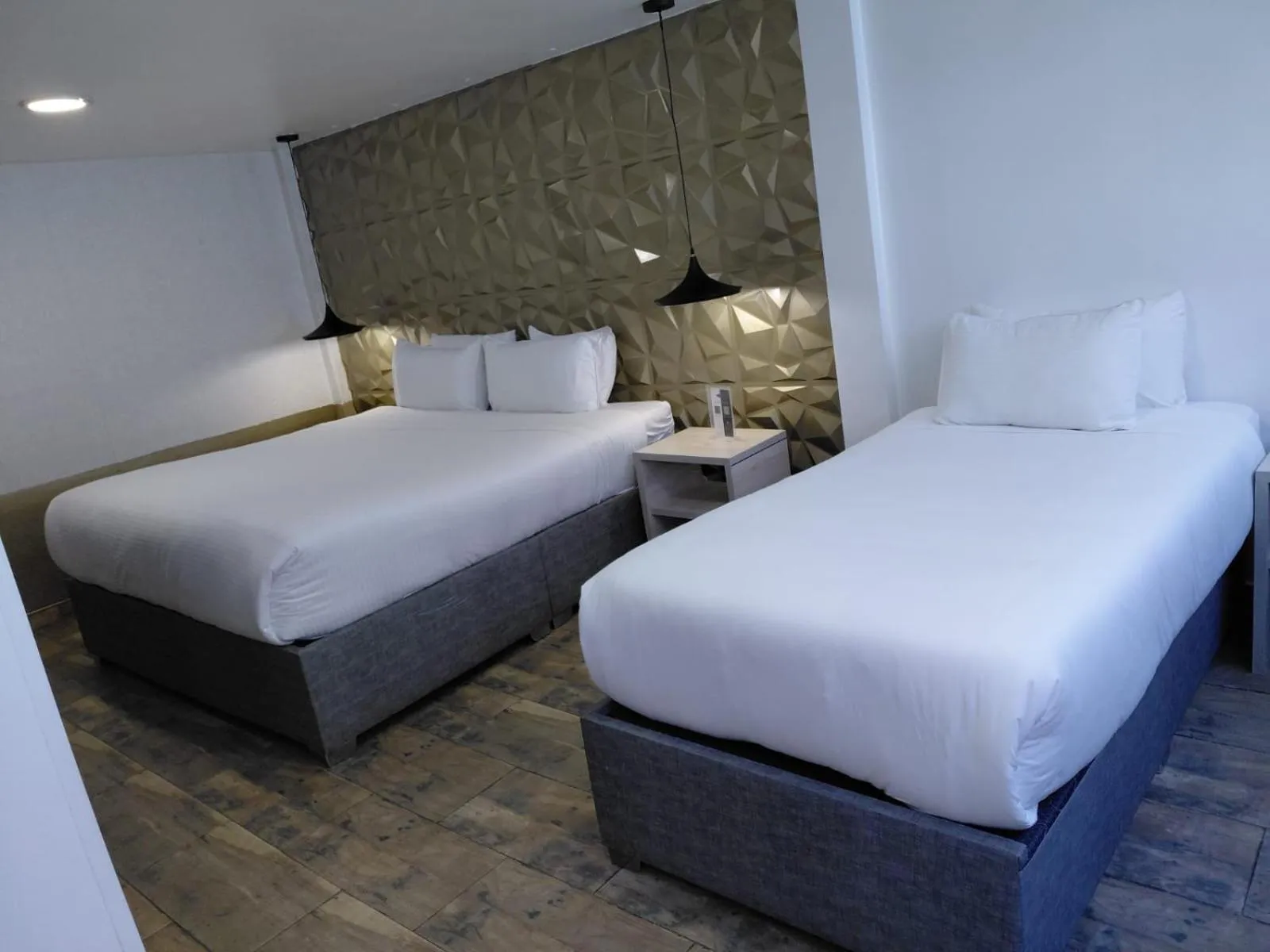 Bedroom, Bed in Hotel American Visa Normandia