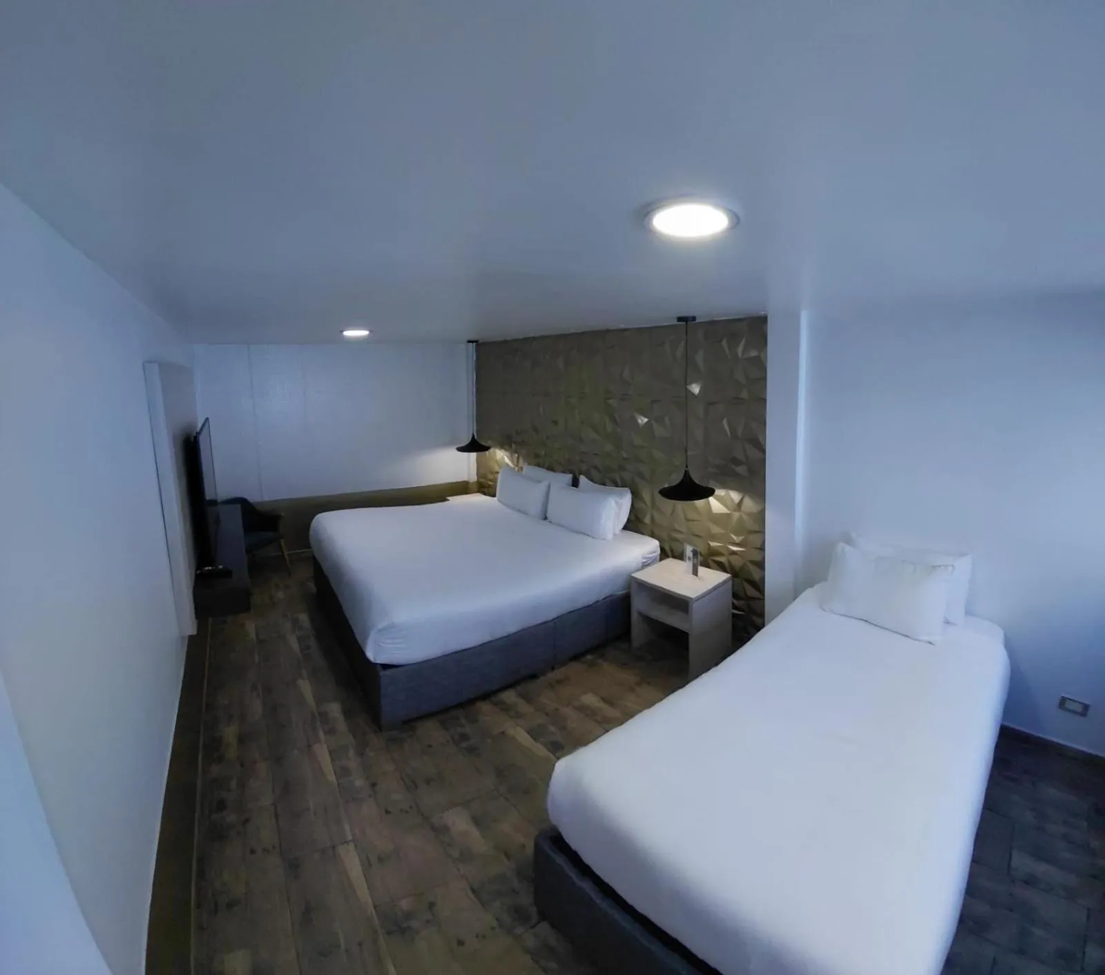 Photo of the whole room, Bed in Hotel American Visa Normandia