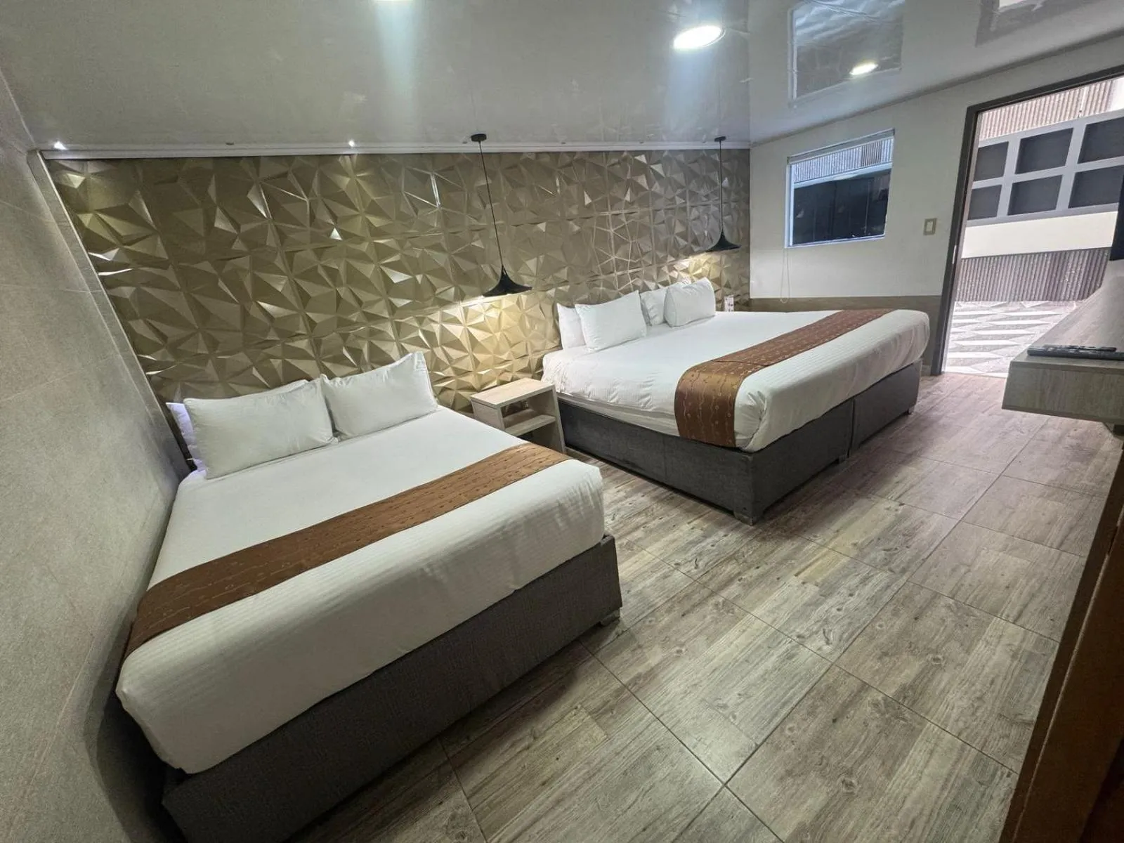 Photo of the whole room, Bed in Hotel American Visa Normandia