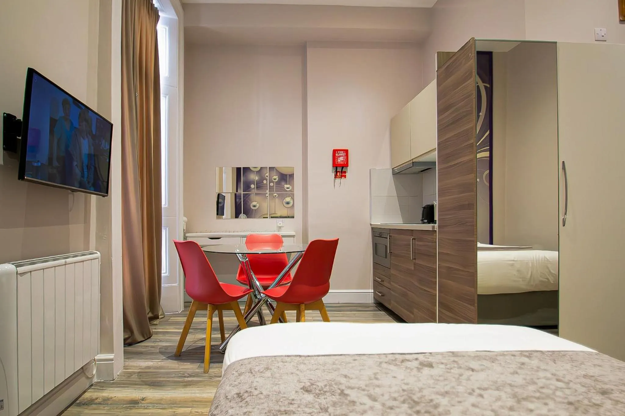 Dining area, Bed in Imperial Court Studios