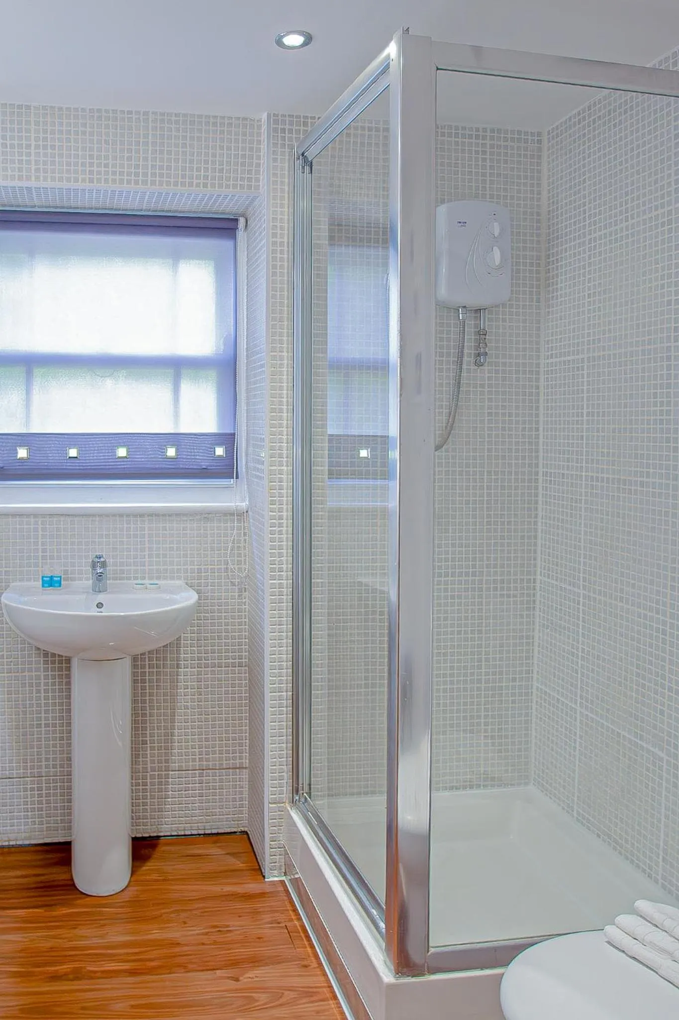 Shower in Imperial Court Studios