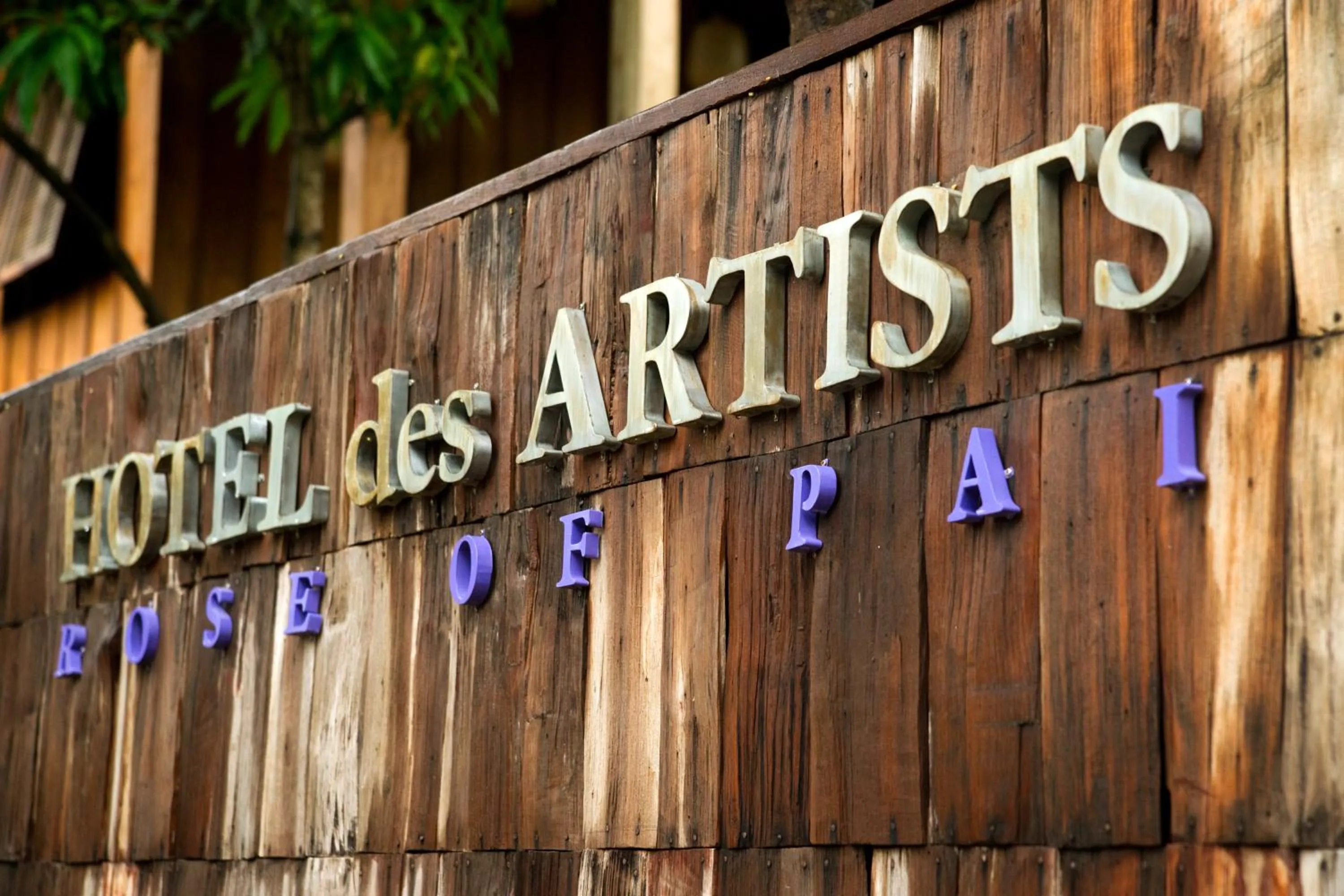 Property logo or sign in Hotel des Artists Rose of Pai