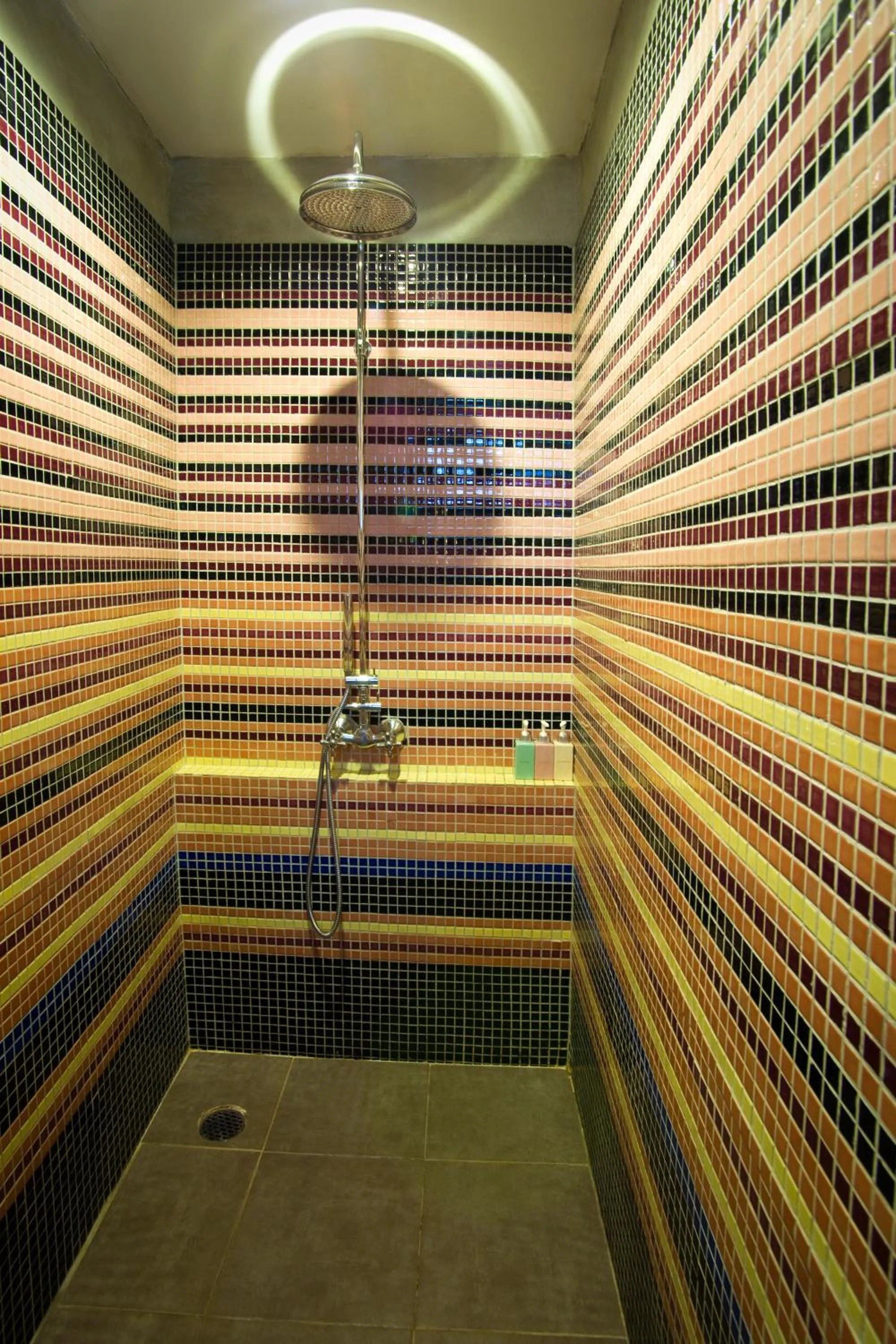 Bathroom in Hotel des Artists Rose of Pai