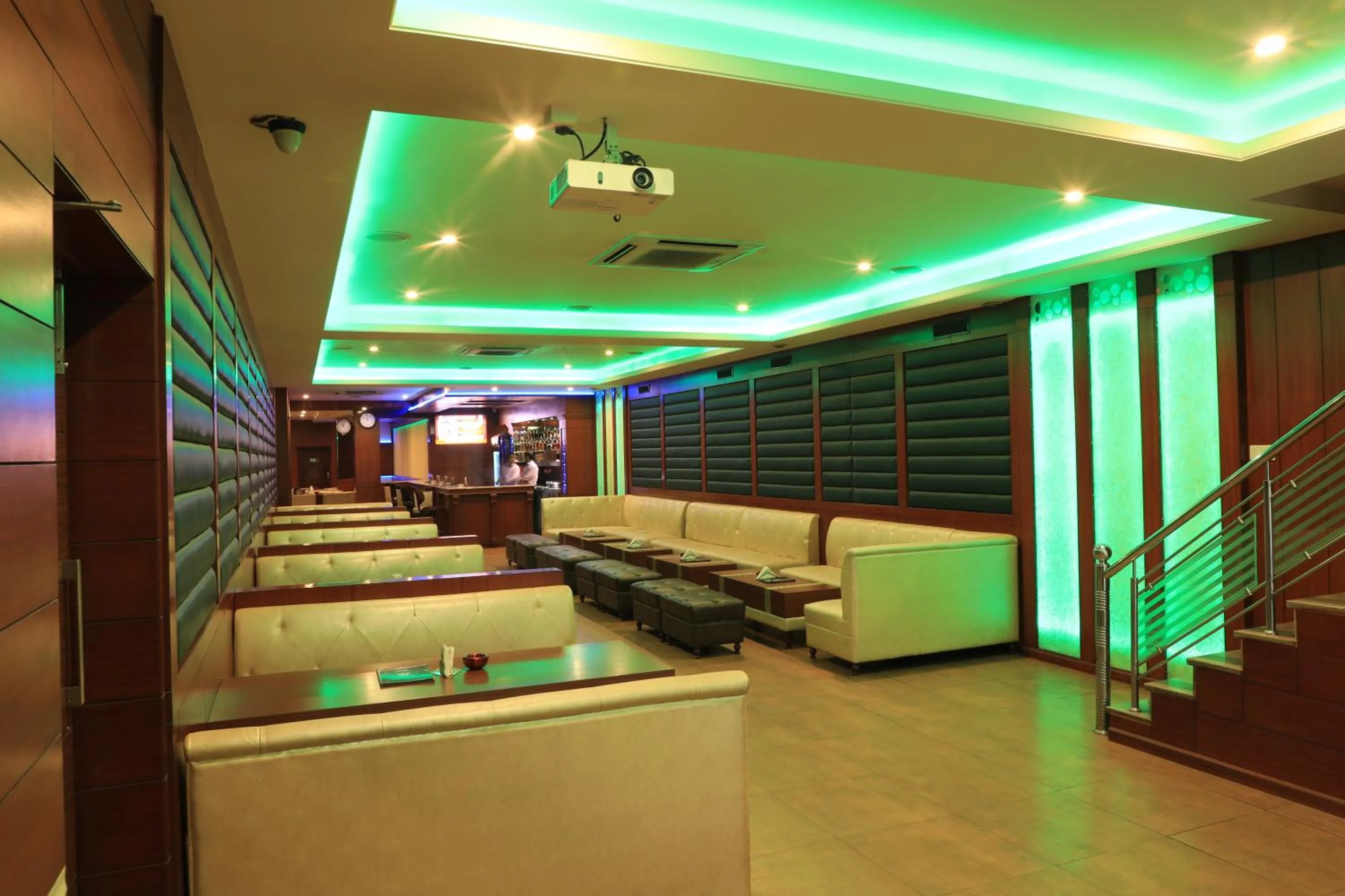 Lounge or bar in Cosmos Raj Plaza Jaipur