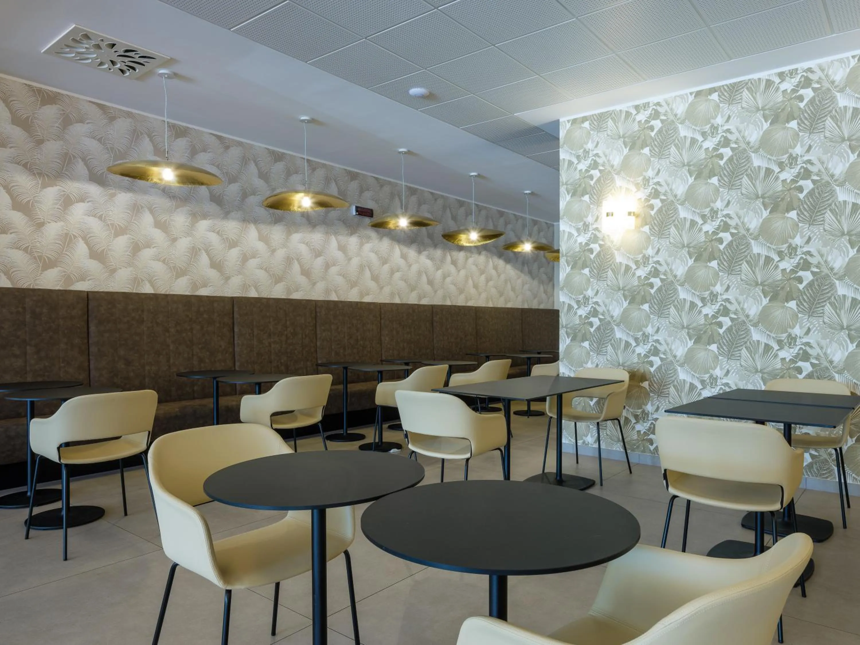 Lounge or bar in Hotel Leonardo Da Vinci