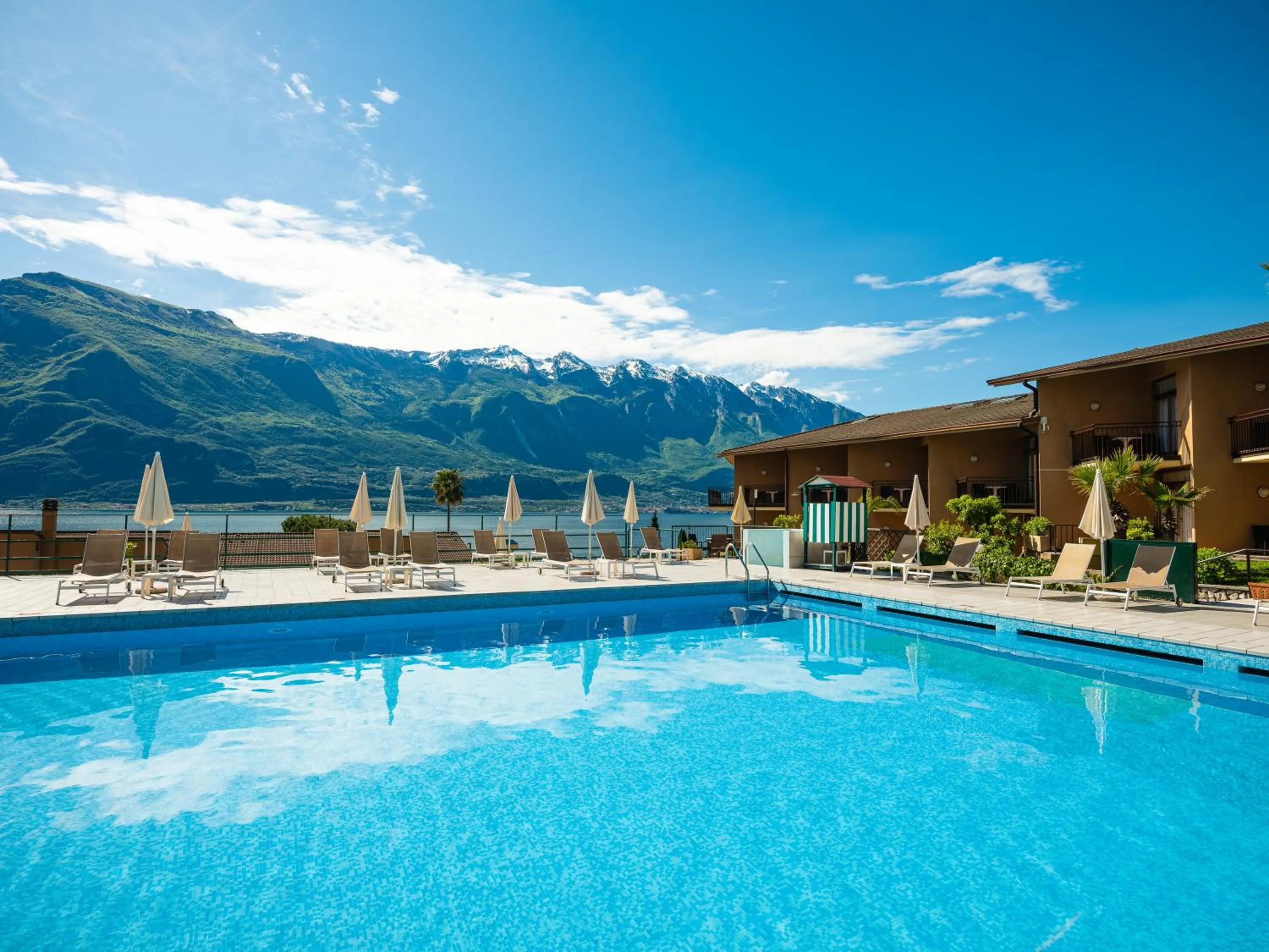 Pool view in Hotel Leonardo Da Vinci