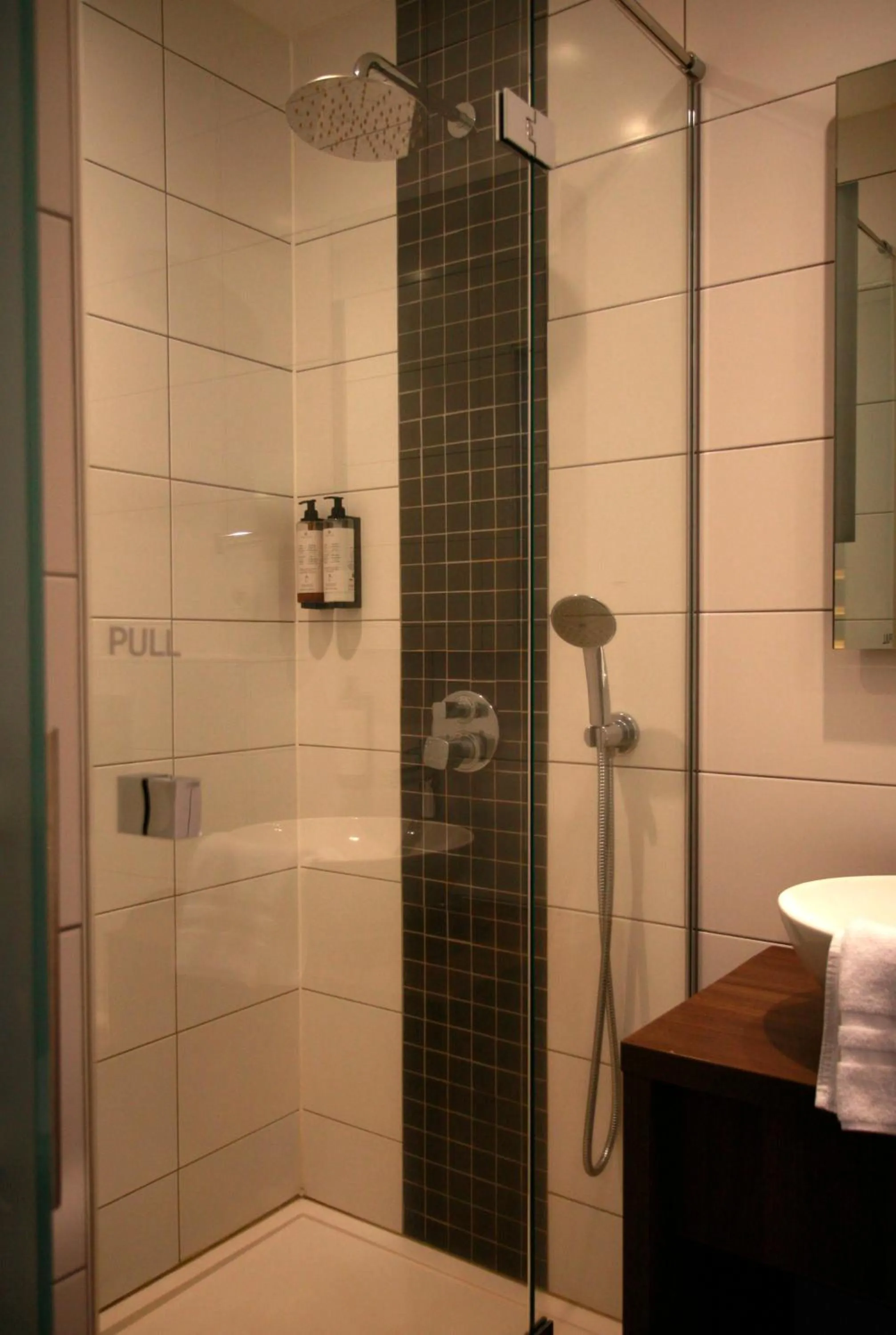 Shower in Hotel De Boskar Pelt