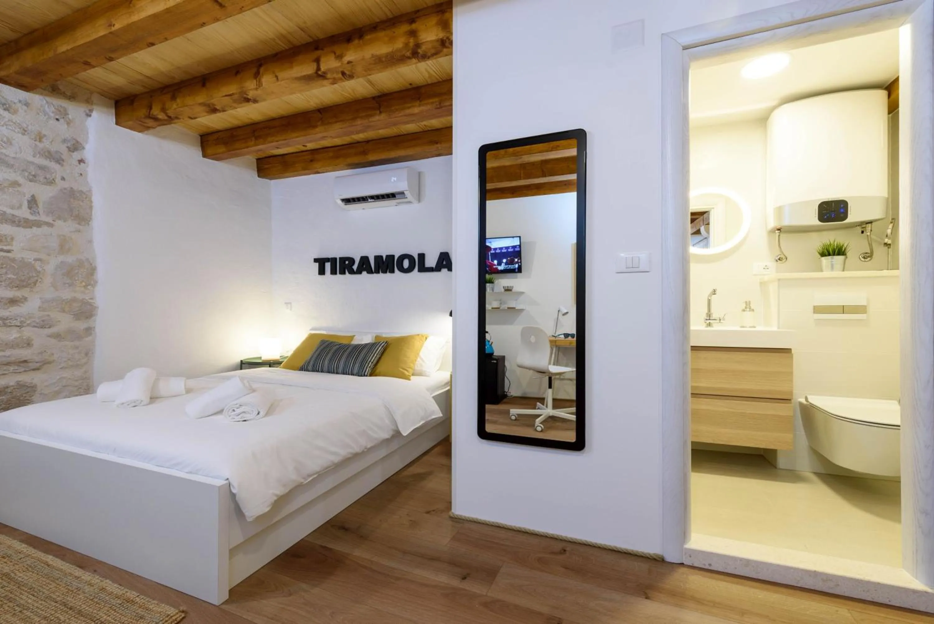 Bedroom, Bed in Apartments & Rooms Tiramola - Old Town