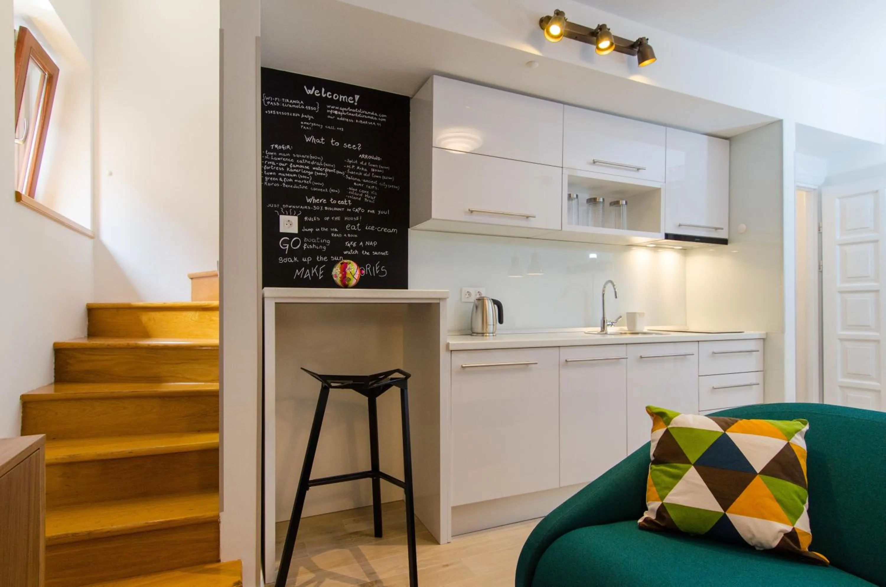 Coffee/tea facilities in Apartments & Rooms Tiramola - Old Town