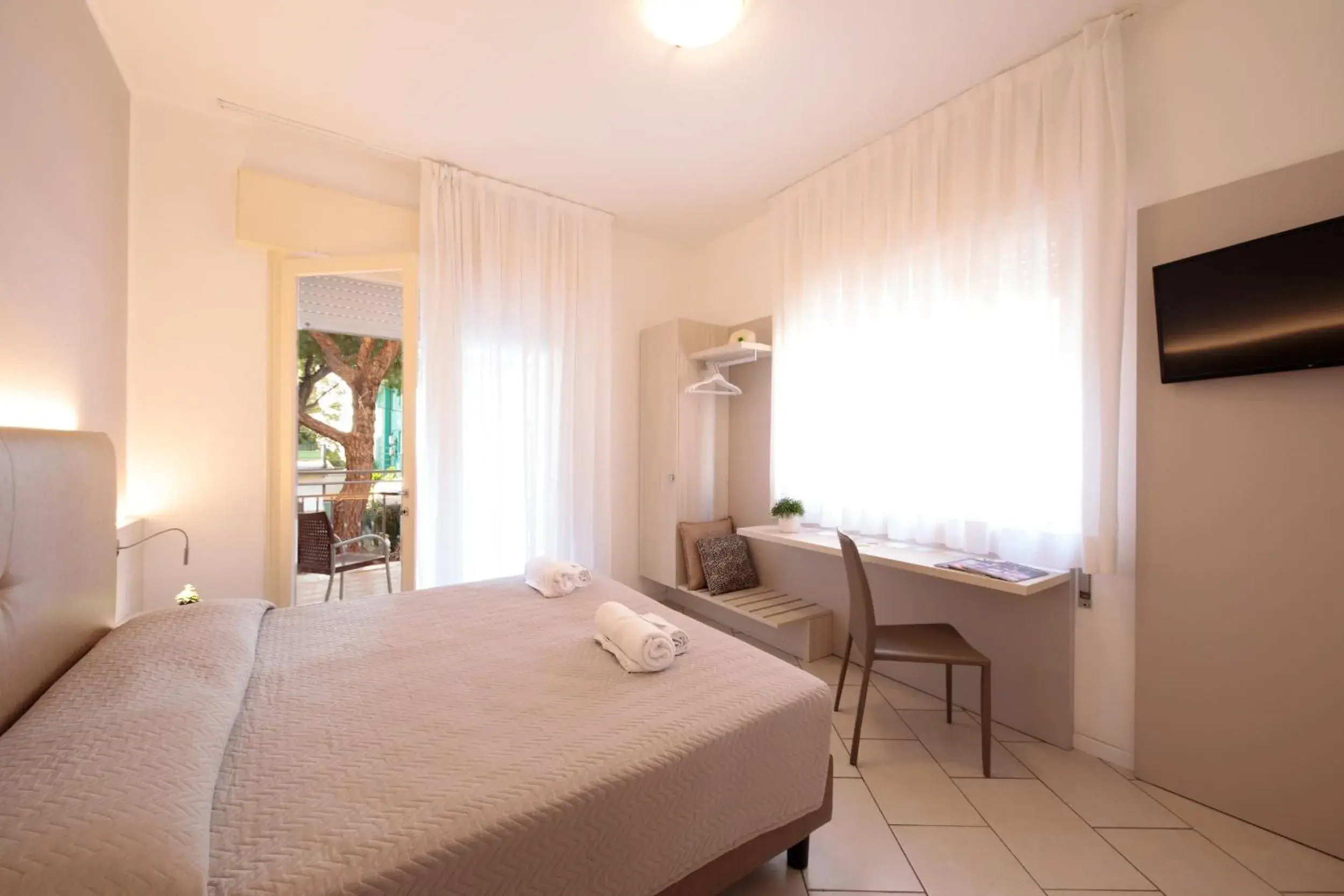 Superior Double or Twin Room in Hotel Madison Superior Double or Twin Room in Hotel Madison