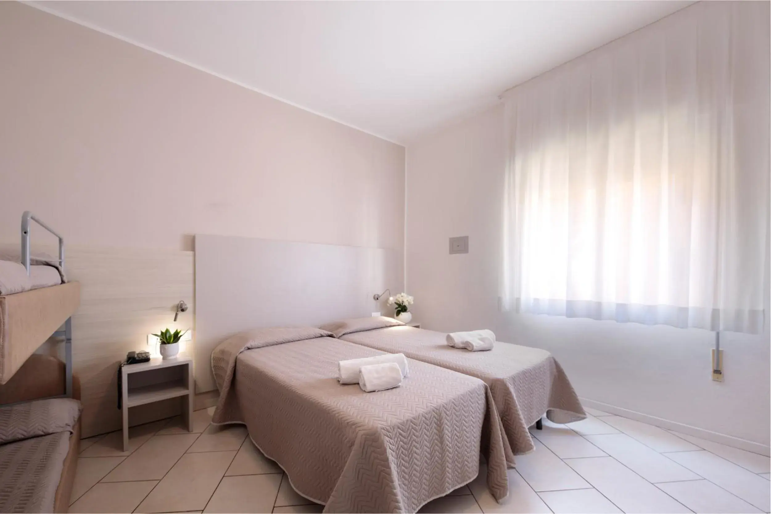 Classic Quadruple Room in Hotel Madison Classic Quadruple Room in Hotel Madison