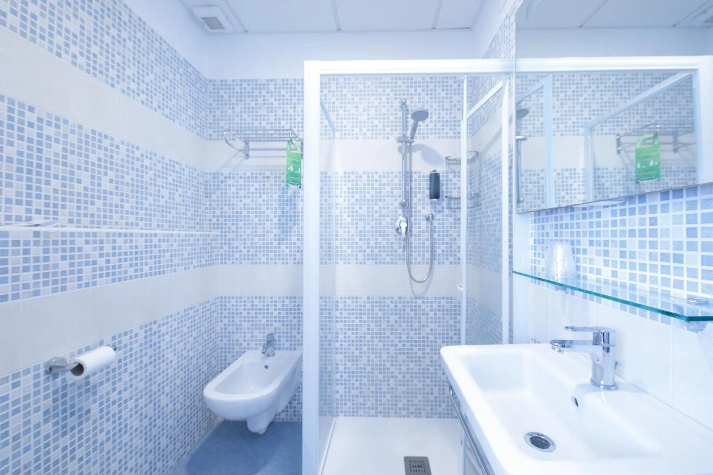 Shower in Hotel Madison