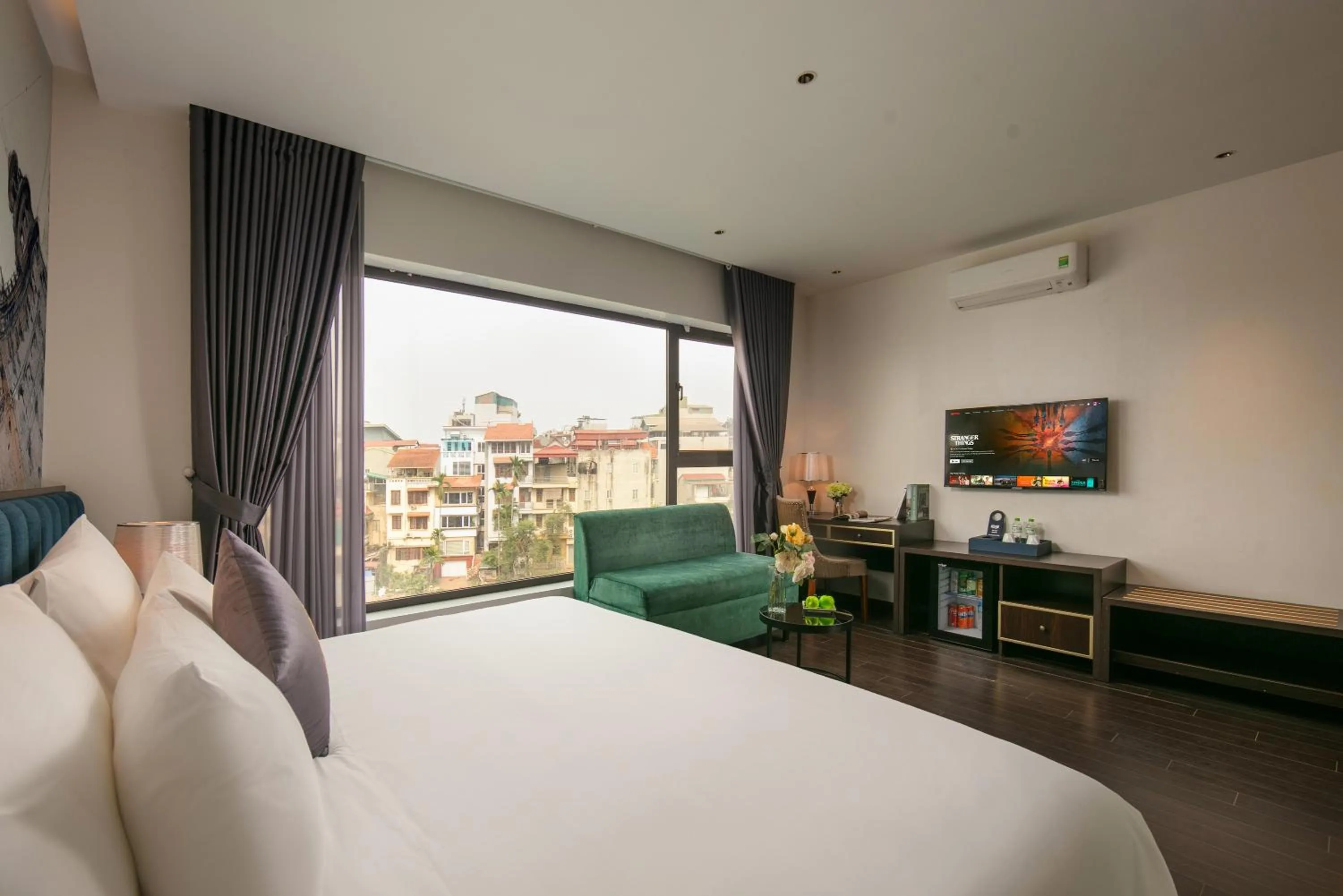City view, Bed in Westlake Pearl Suites & Spa 70 Xuan Dieu - By Pegasy Group