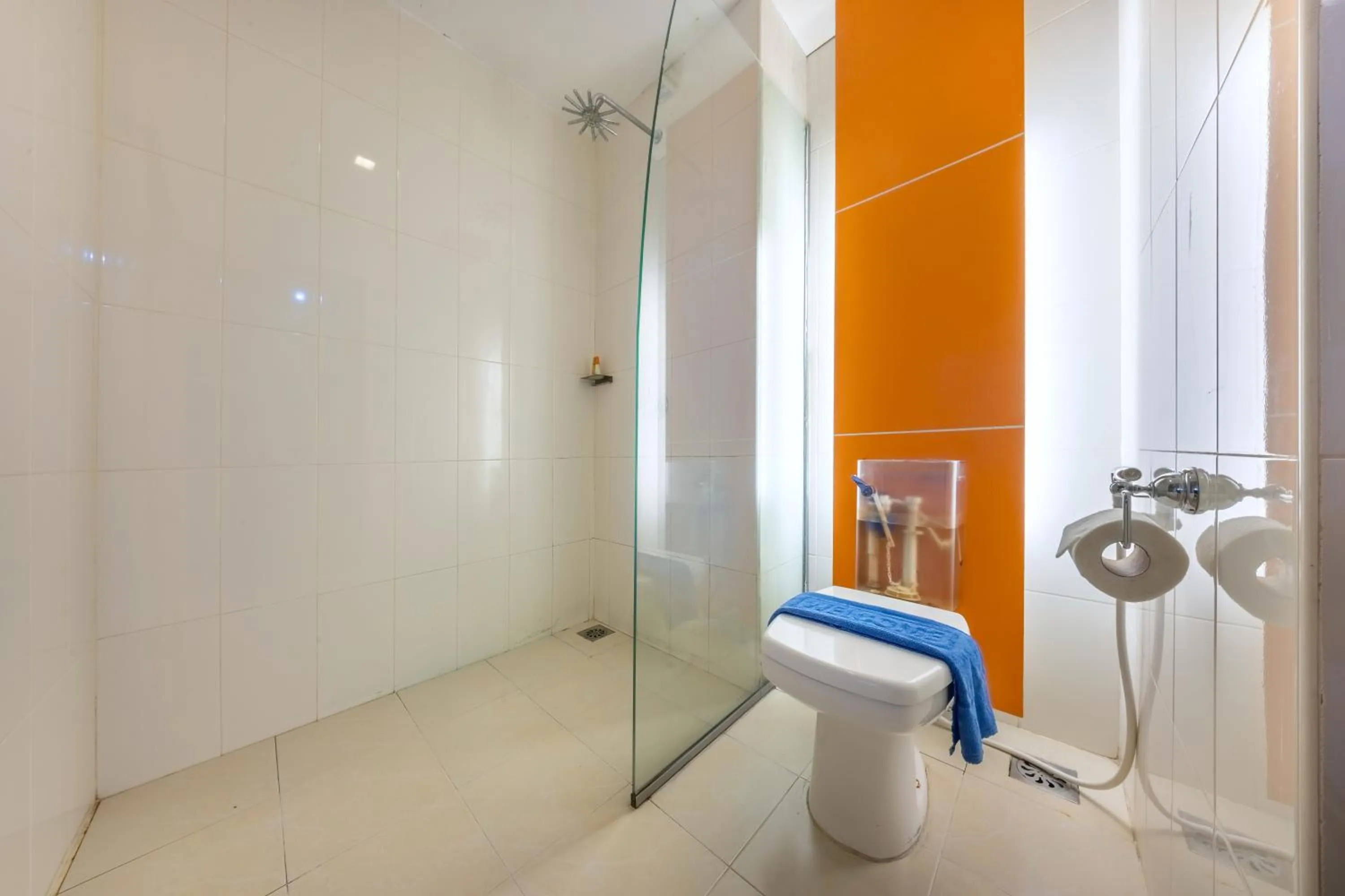 Shower in SHIN Hotel V-ONE Korat