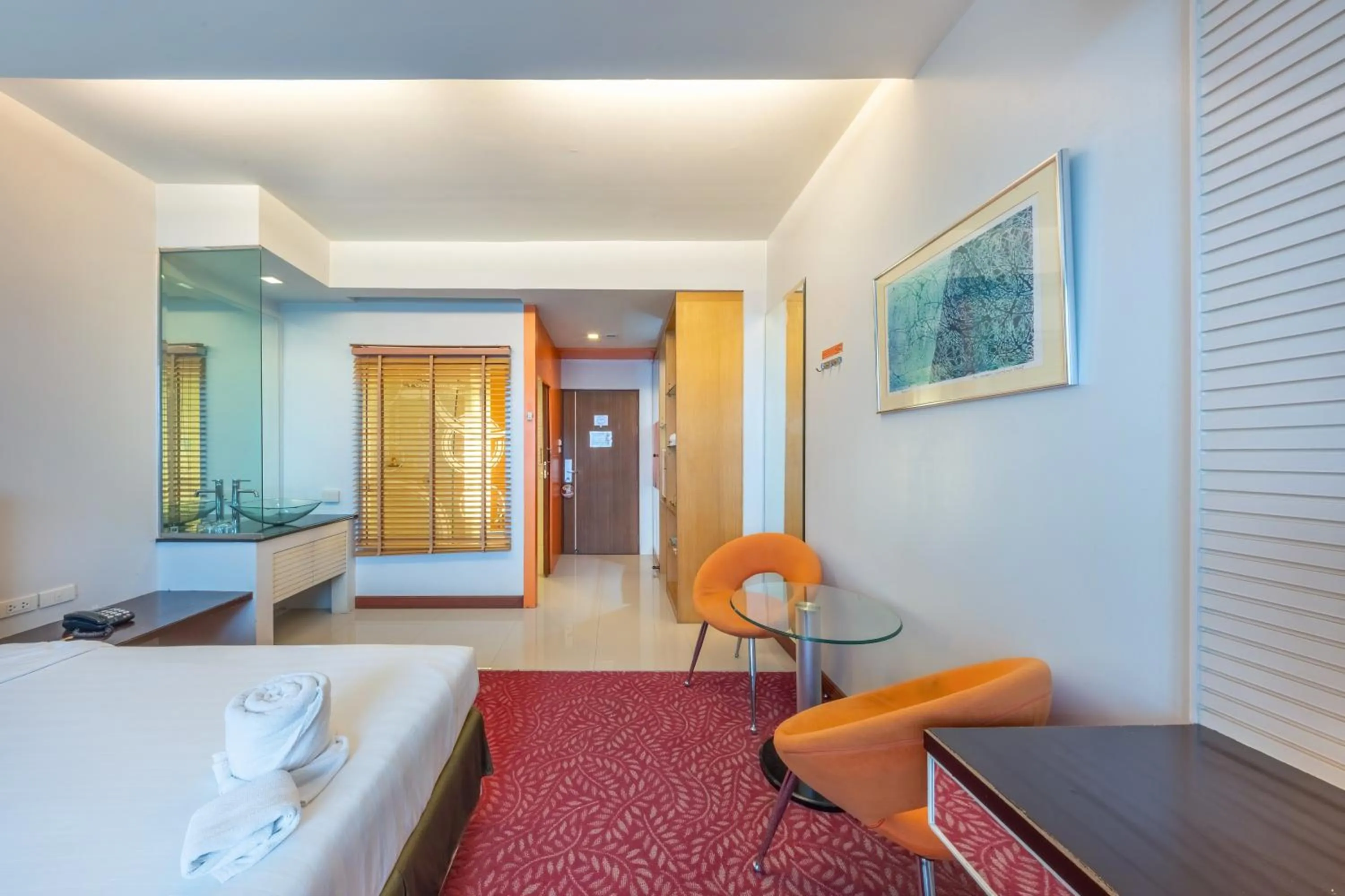 Seating area, Bed in SHIN Hotel V-ONE Korat