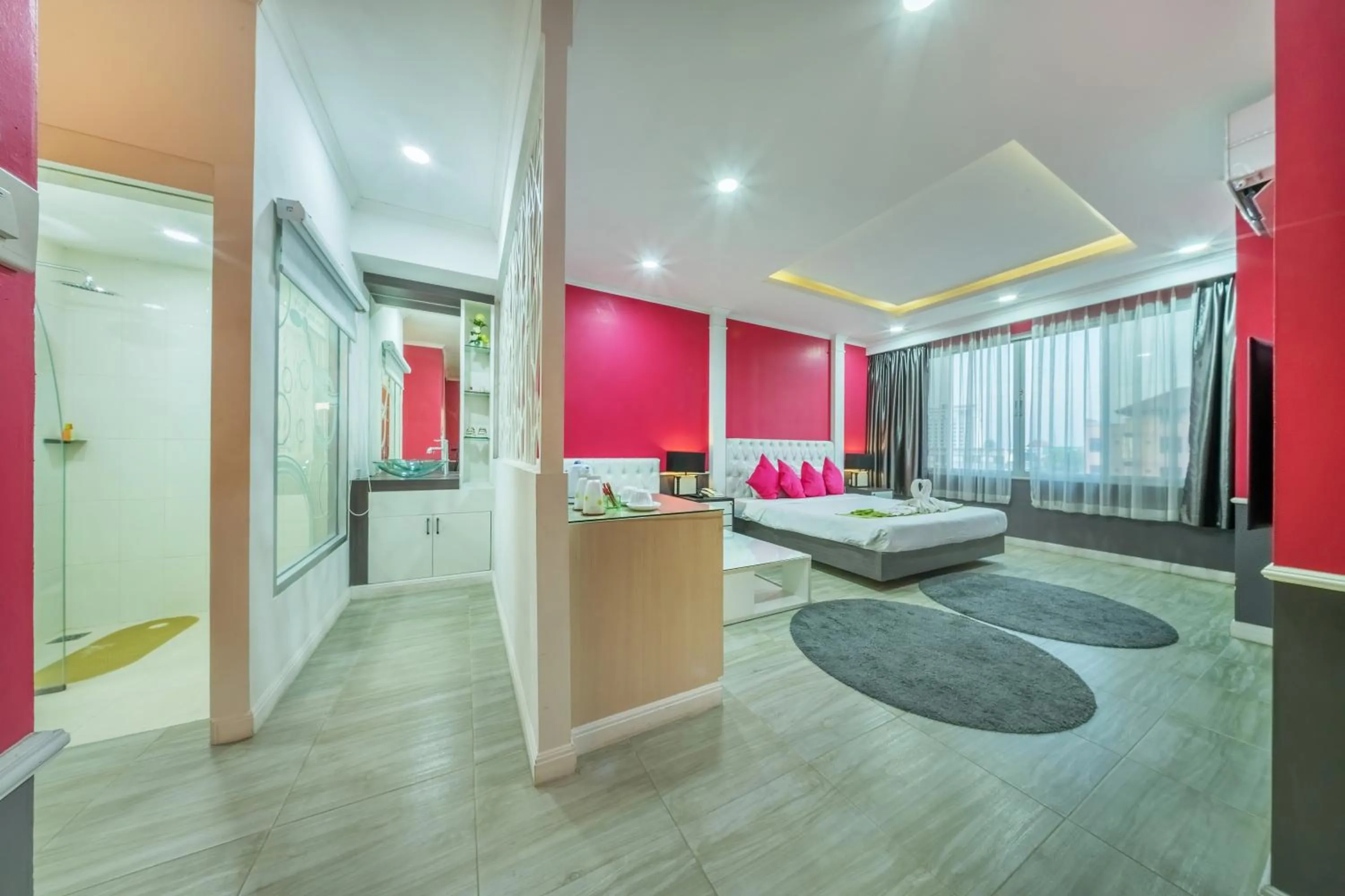 Bedroom, Bed in SHIN Hotel V-ONE Korat