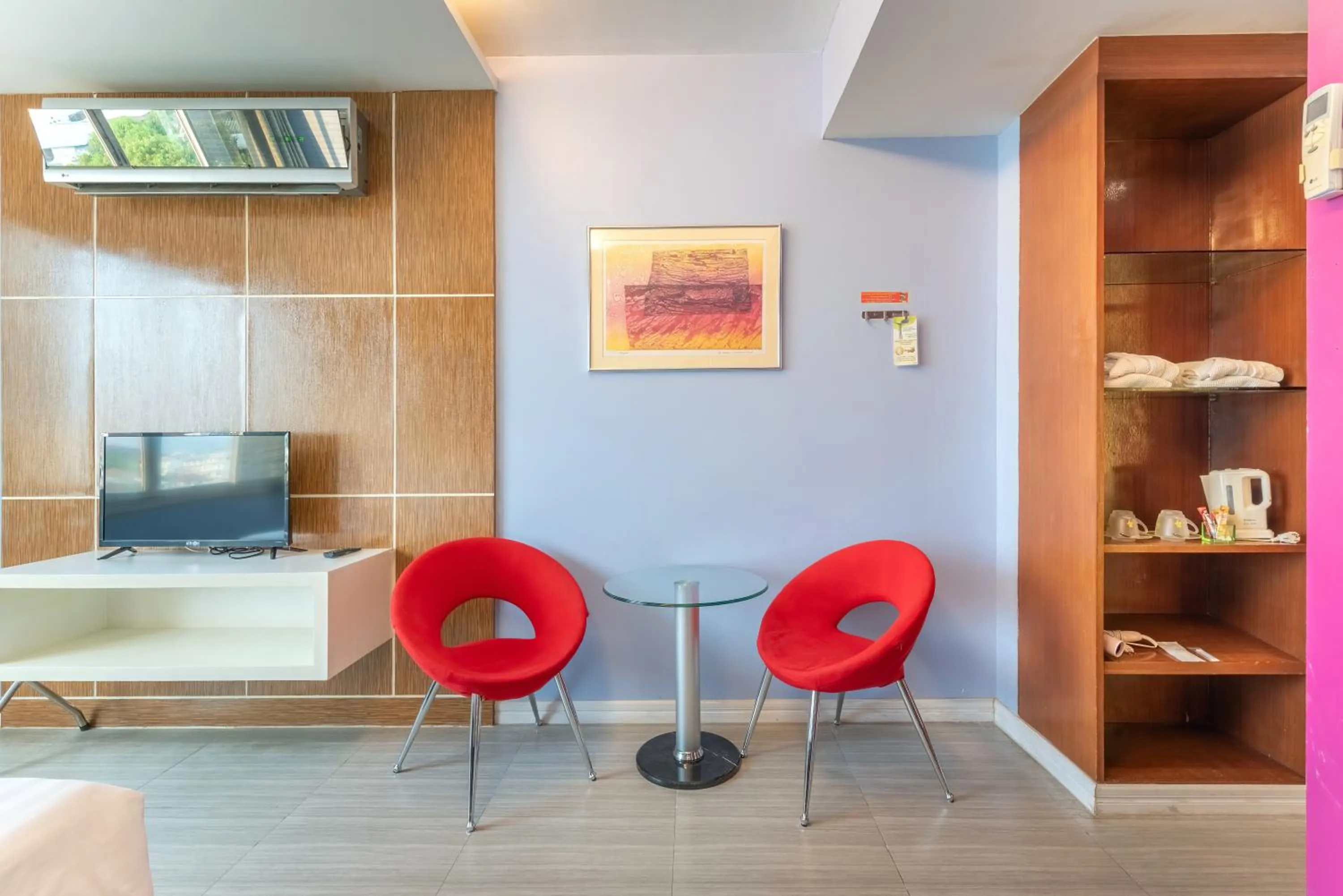 Seating area in SHIN Hotel V-ONE Korat