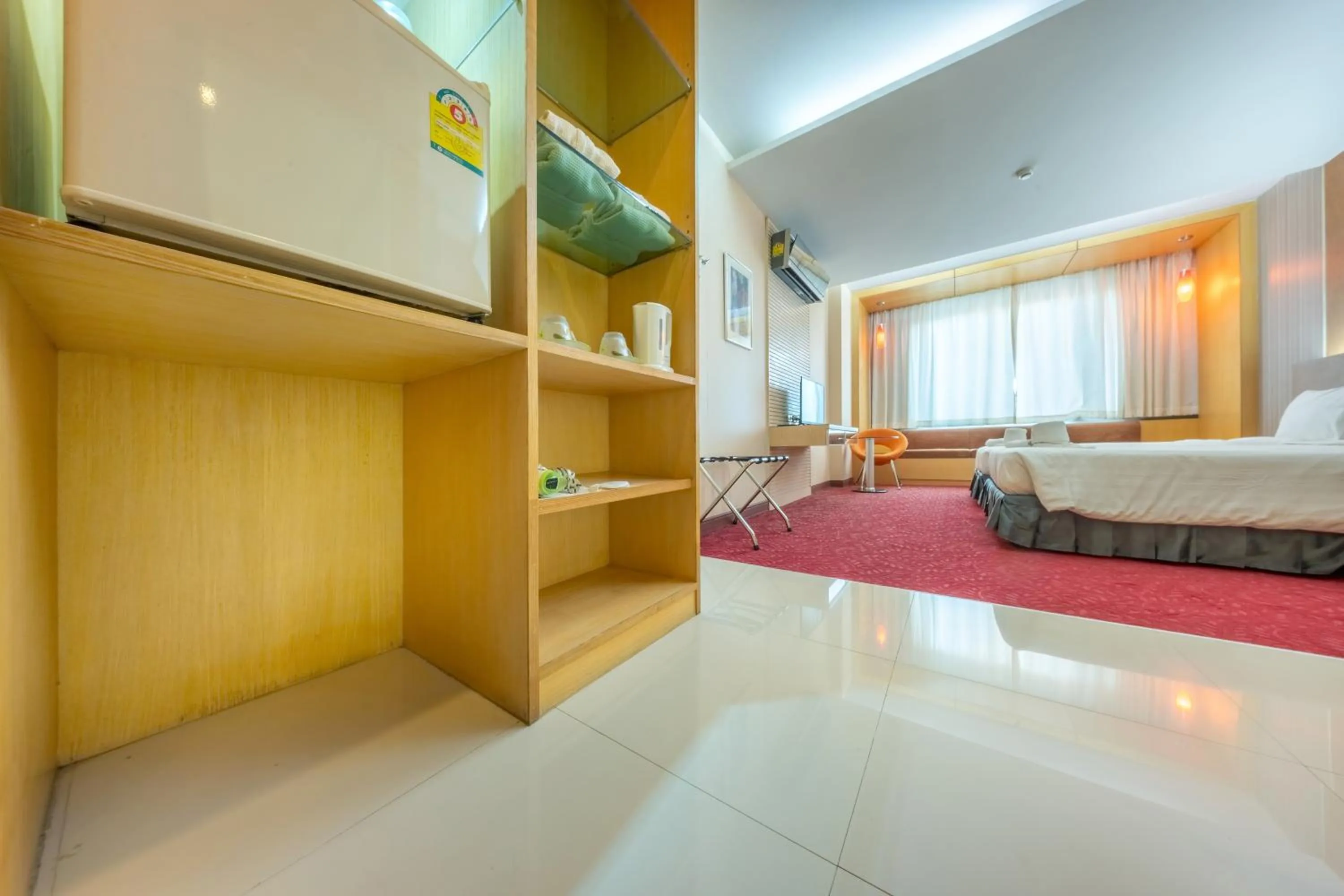 Photo of the whole room, Bed in SHIN Hotel V-ONE Korat