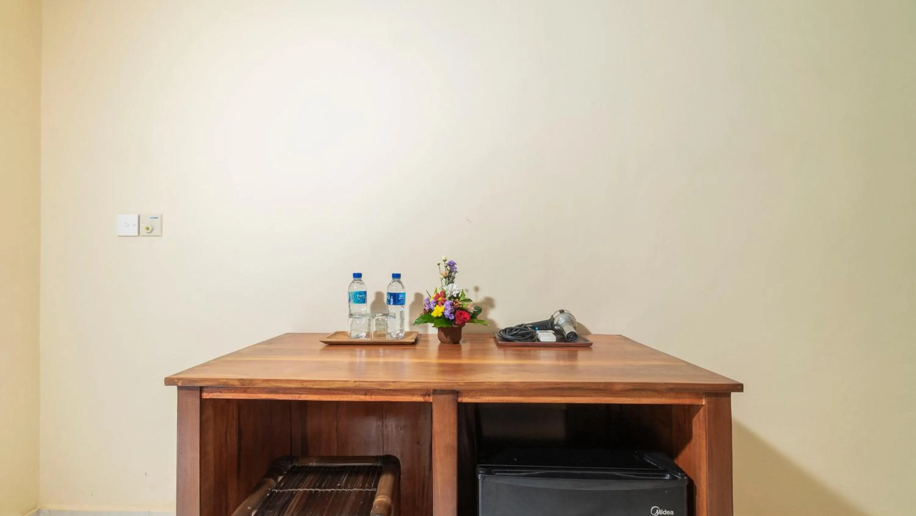 hair dresser in Raka House Accommodation